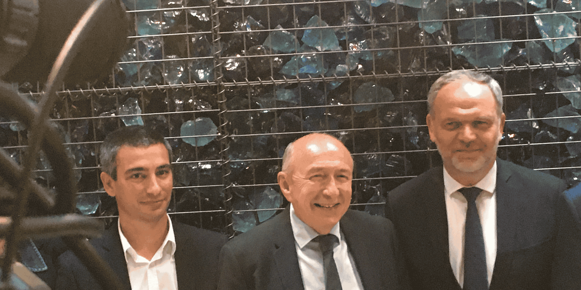 Gérard Collomb entouré de Yann Cucherat (à gauche) et François- Noel Buffet (à droite). Ils porteront la nouvelle liste commune à la ville et à la métropole de Lyon.