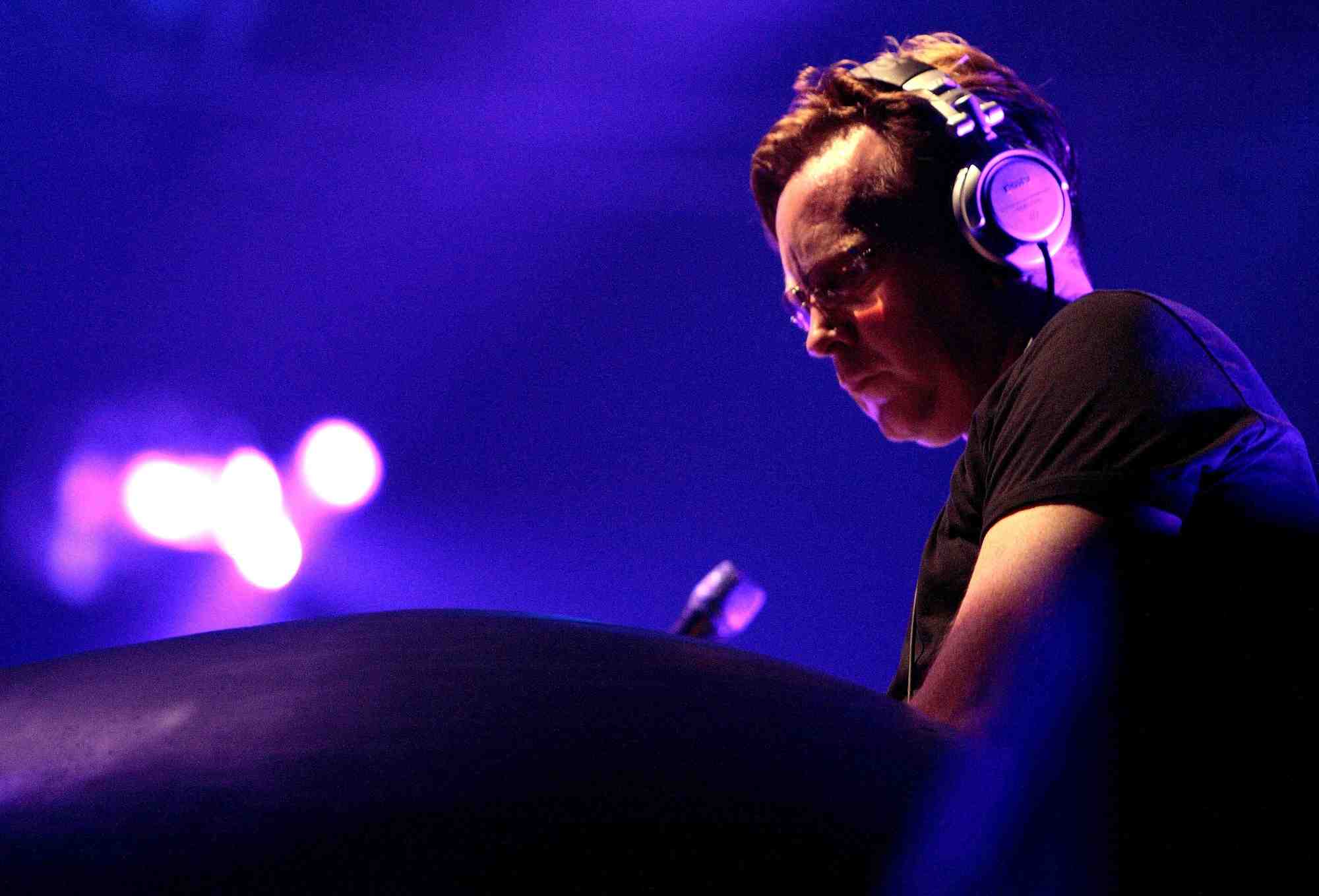 Deces d'andrew fletcher, membre fondateur de depeche mode, a l'age de 60 ans
