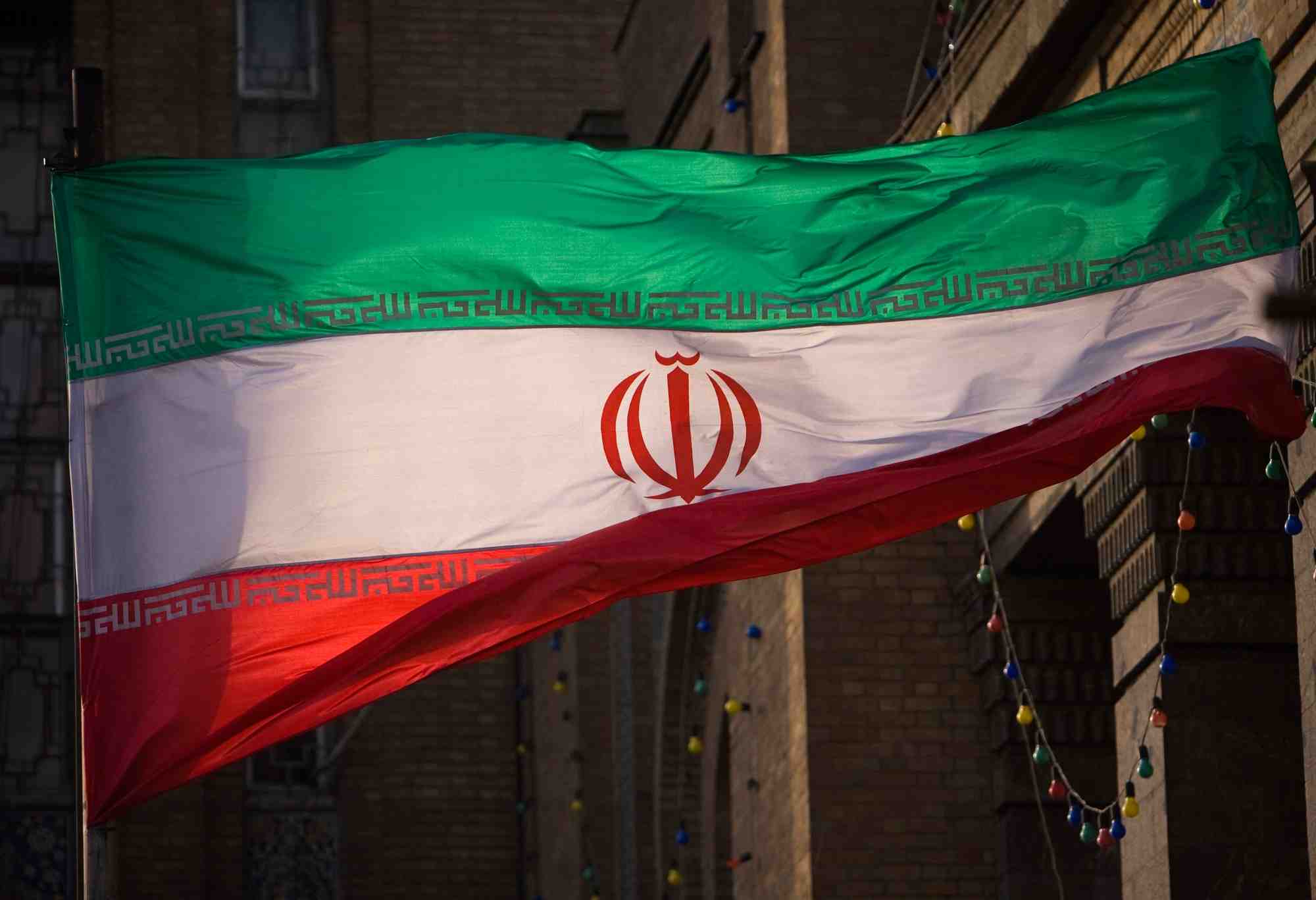 Photo d'archives du drapeau iranien a teheran