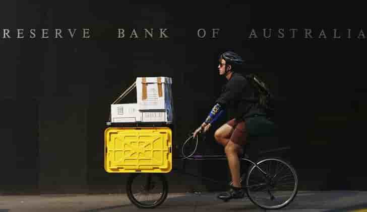 La banque centrale d'australie baisse encore son taux directeur
