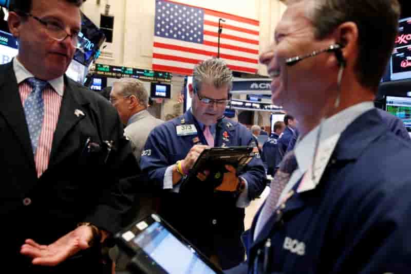 Wall street penalisee par les stocks de brut en cloture