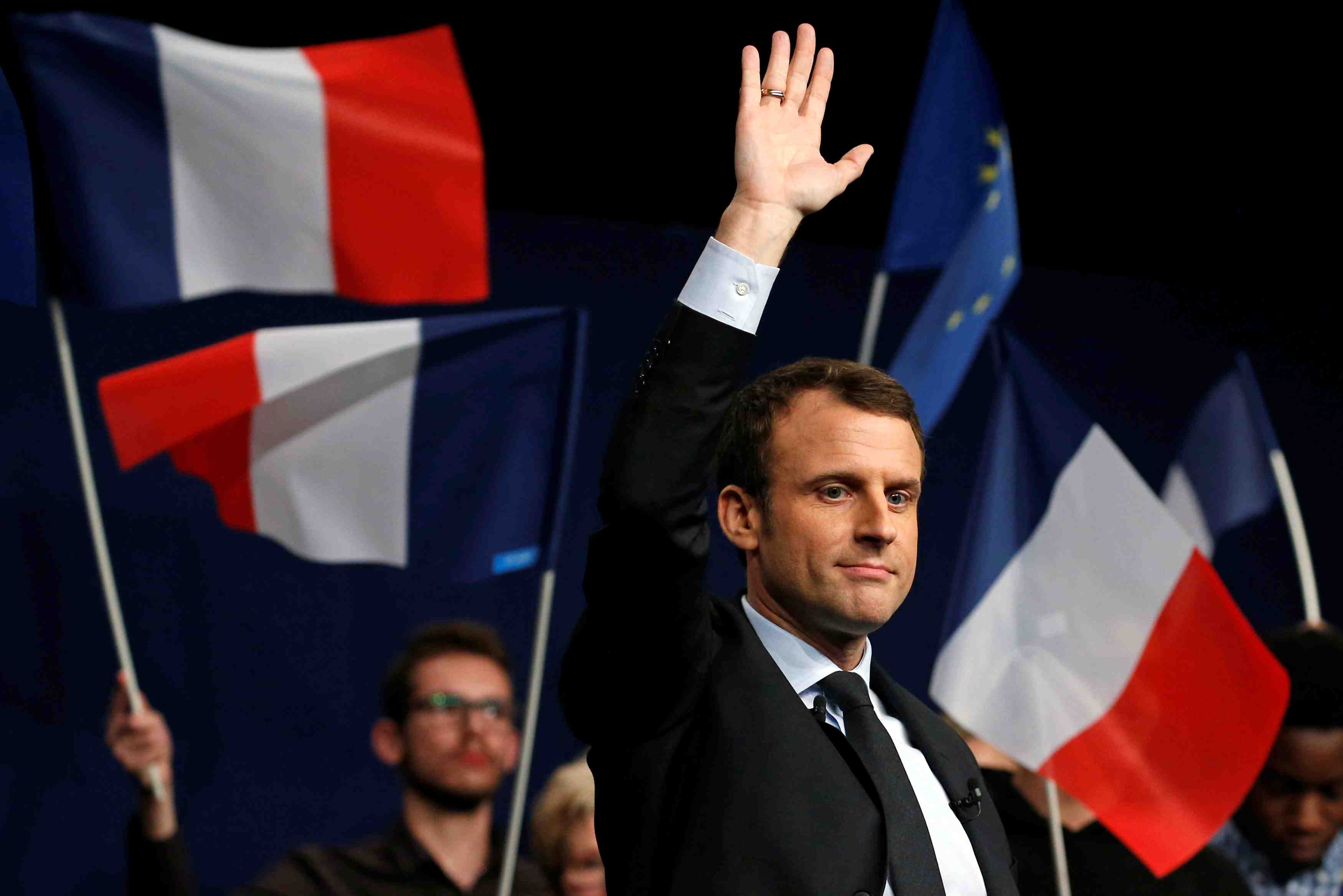 Macron renvoie dos a dos "identite haineuse" et multiculturalisme