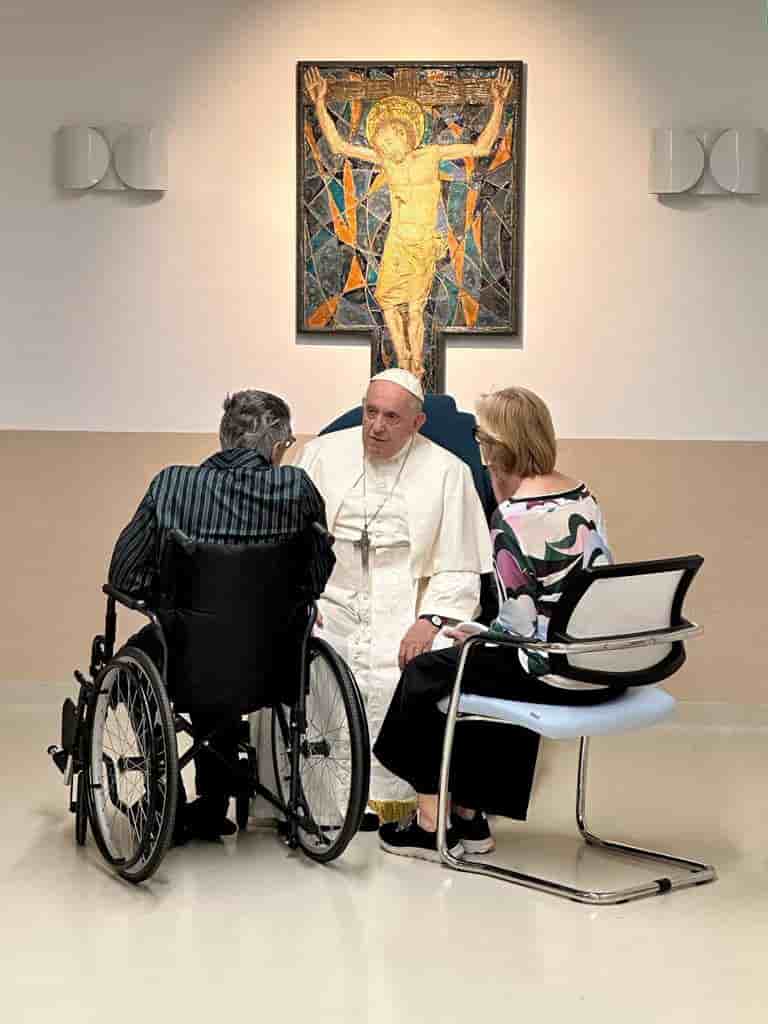 Le pape francois au secteur d'oncologie pediatrique de l'hopital gemelli, a rome