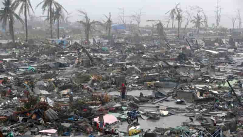 Tacloban, ville dévastée par le typhon aux Philippines