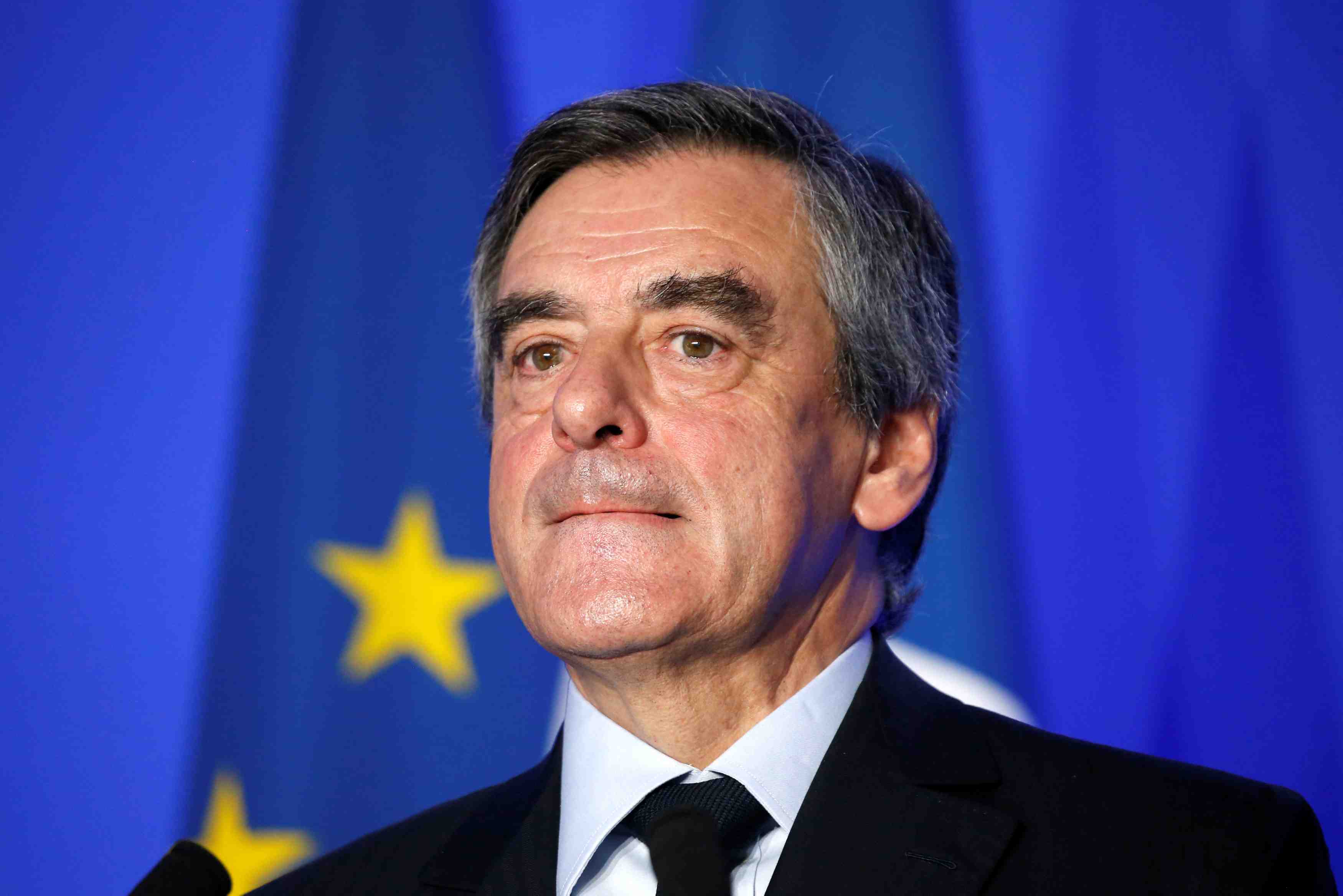 Fillon promet une enquete parlementaire sur le "cabinet noir"