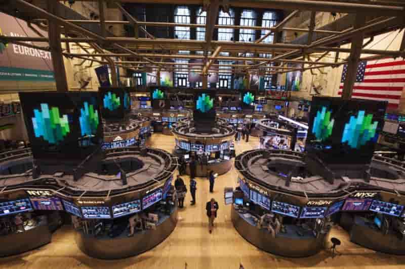 La bourse de new york finit en hausse de quelque 0,9%
