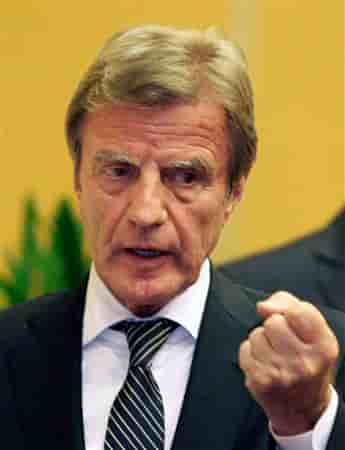 2009-06-25T143907Z_01_APAE55O14P900_RTROPTP_3_OFRTP-FRANCE-IRAN-KOUCHNER-20090625.JPG