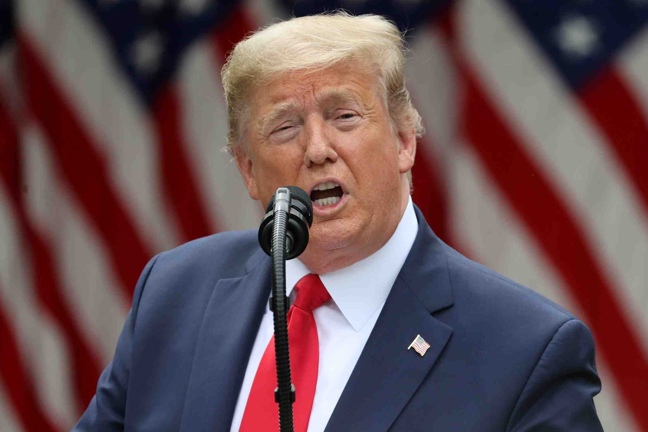 Trump met fin aux relations privilegiees avec hong kong