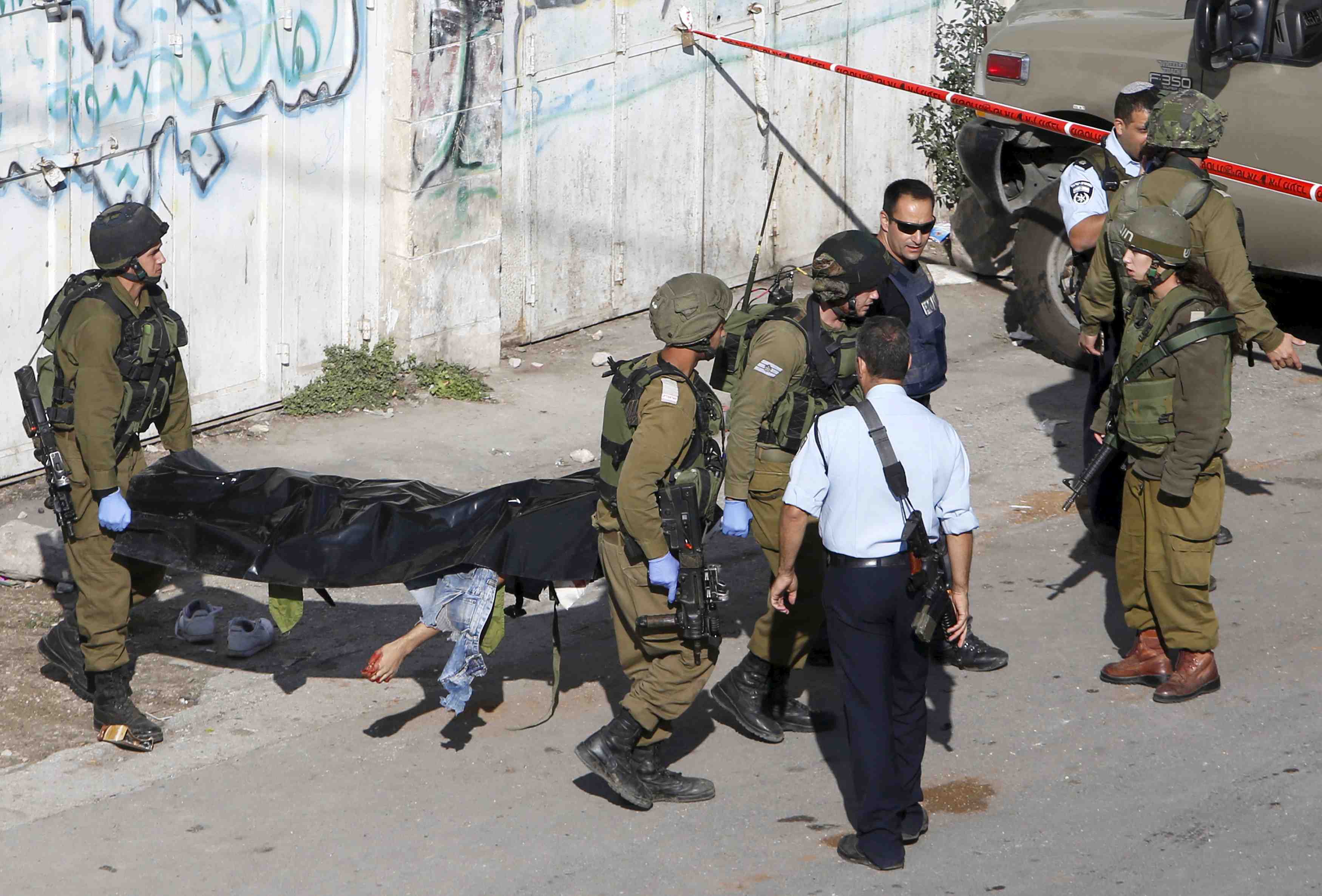Deux palestiniens armes de couteaux tues en cisjordanie