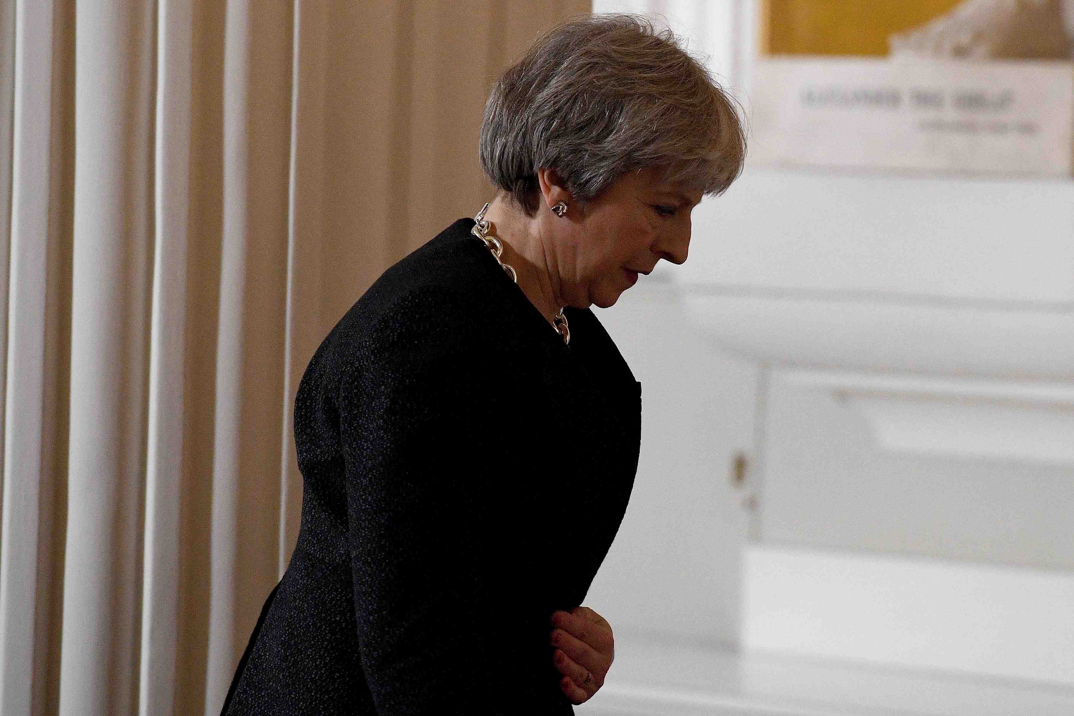 Affaire skripal: may promet une riposte si moscou est responsable