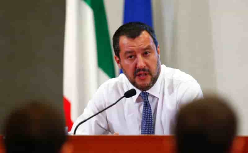 Migrants: l'italie repousse un troisieme navire humanitaire