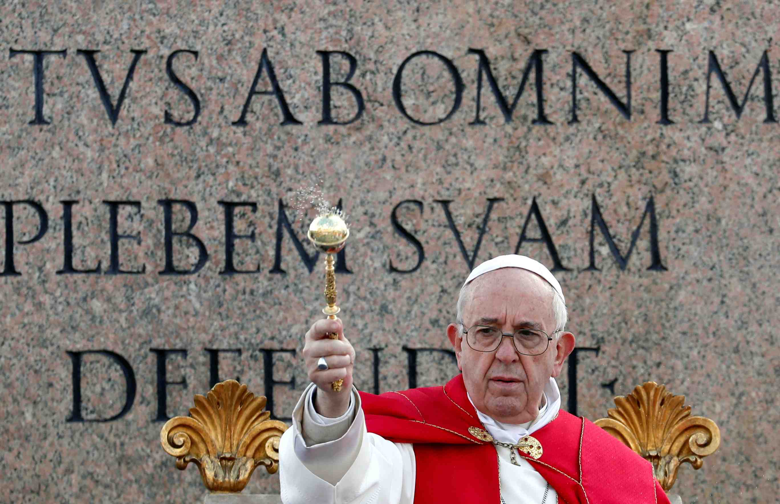 Le pape plaide pour l'humilite au debut de la semaine sainte