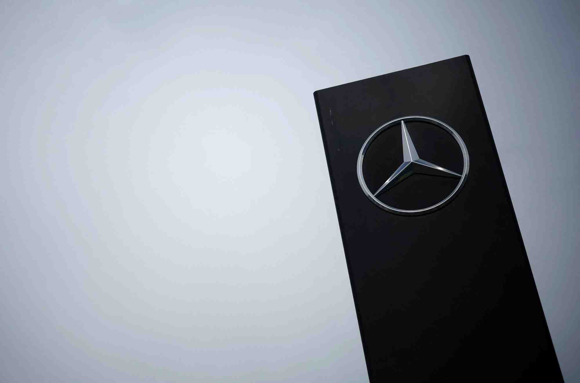 Le logo mercedes-benz