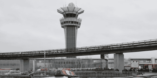 Un homme abattu a l'aeroport d'orly