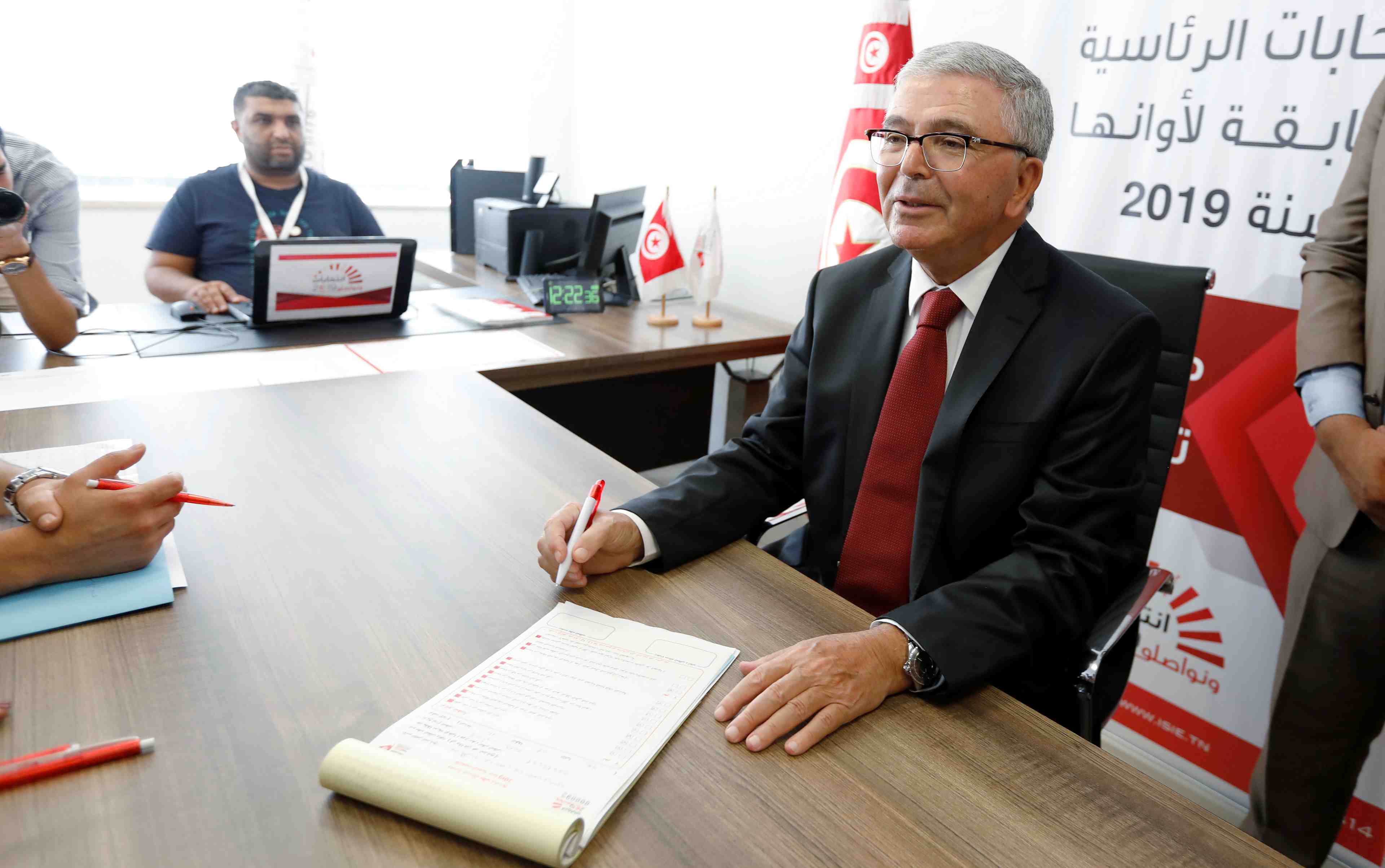 Tunisie: le ministre de la defense candidat a la presidentielle