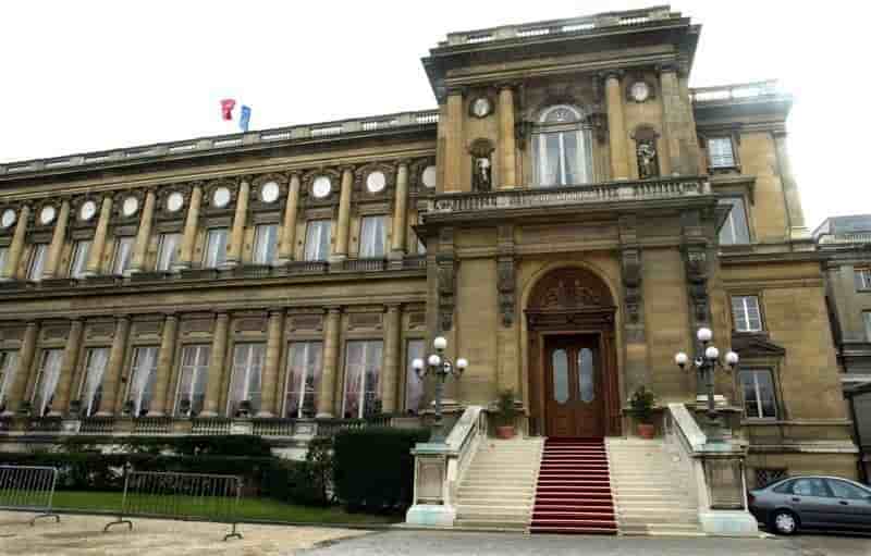 La france deplore la convocation de son ambassadeur a moscou apres un incident d'avion russe