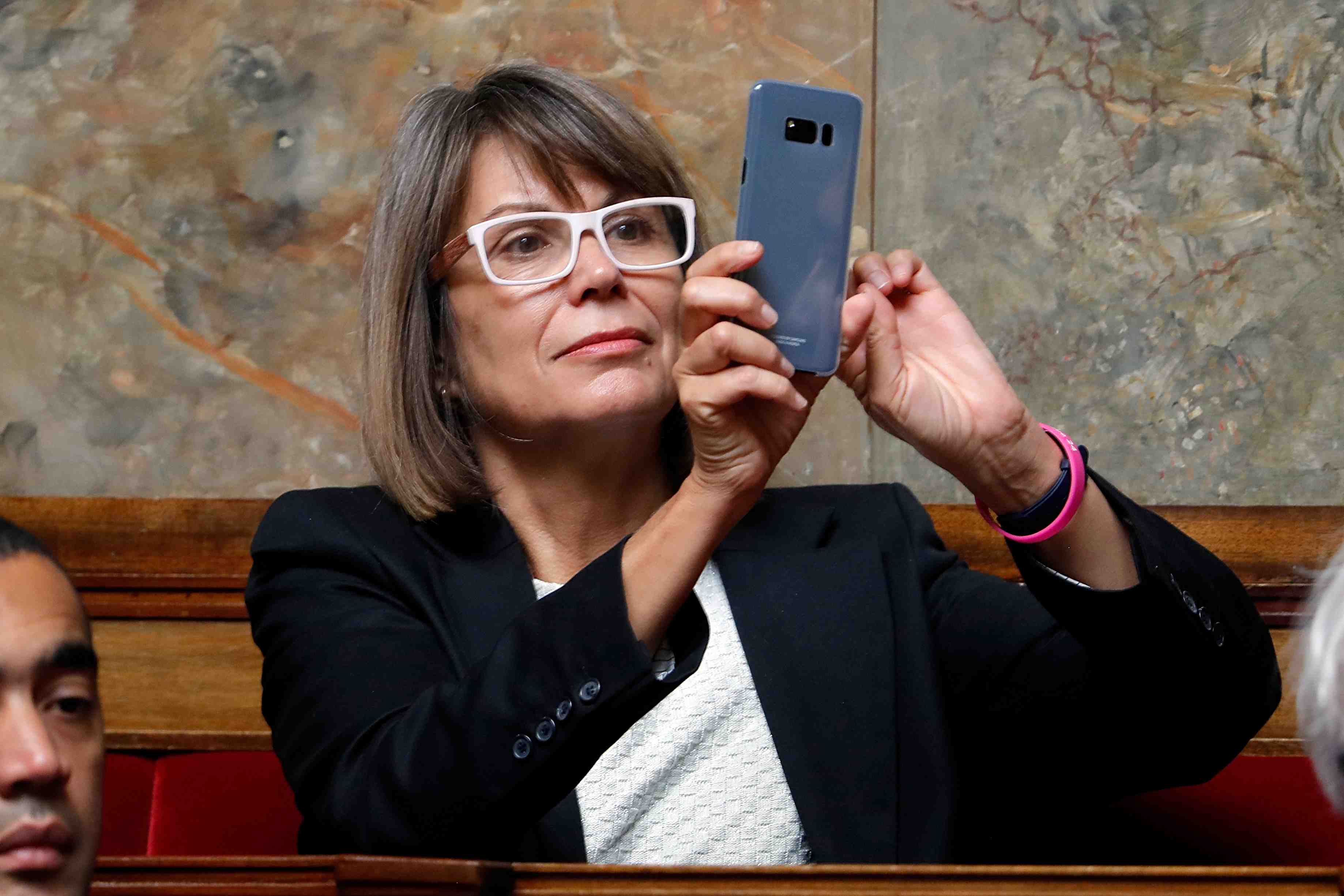 Les voitures d'une deputee larem incendiees