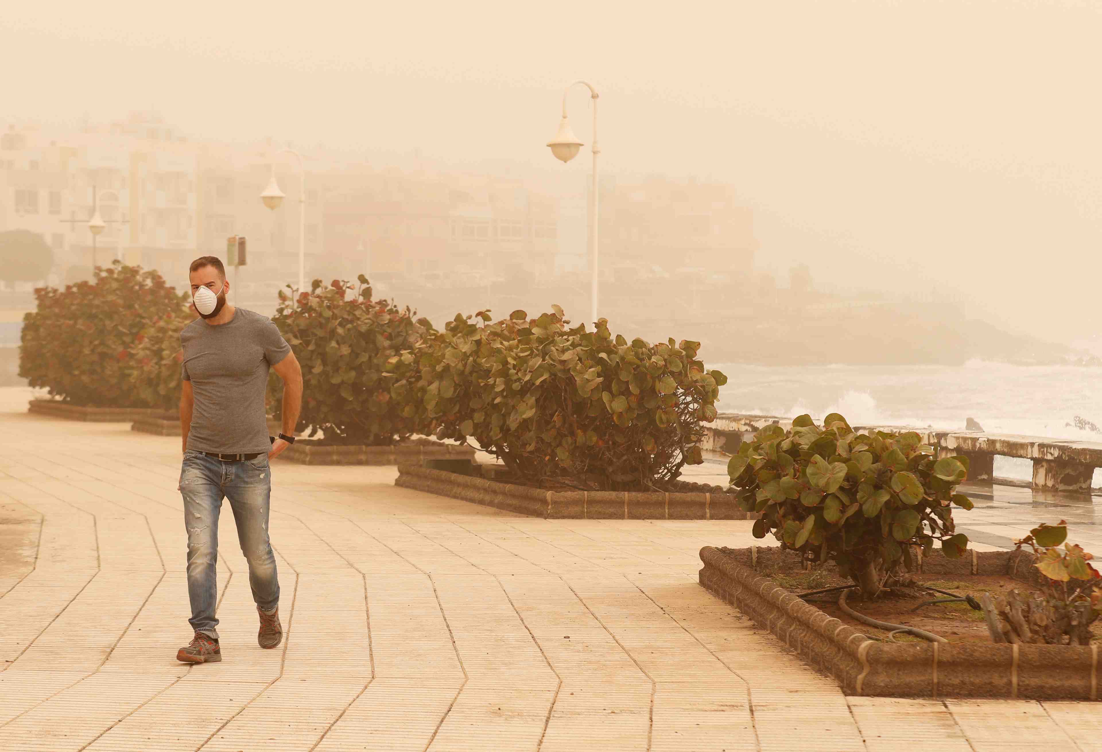Coronavirus: un hotel aux canaries confine