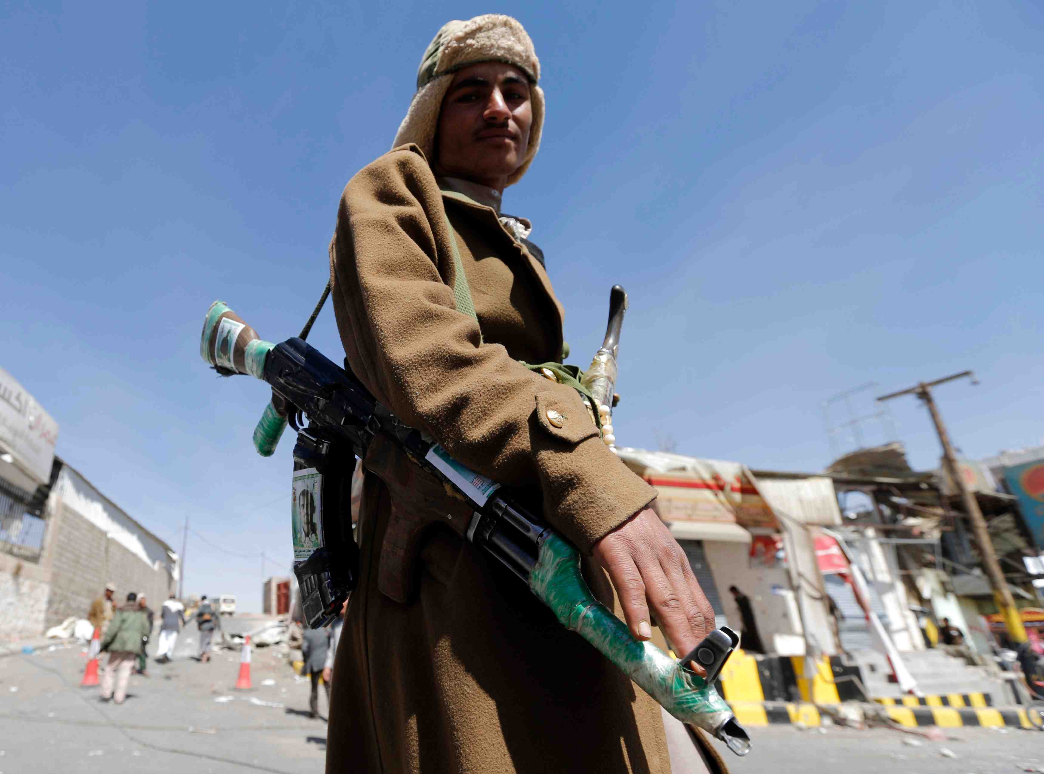 Des miliciens houthis penetrent dans le palais presidentiel de sanaa