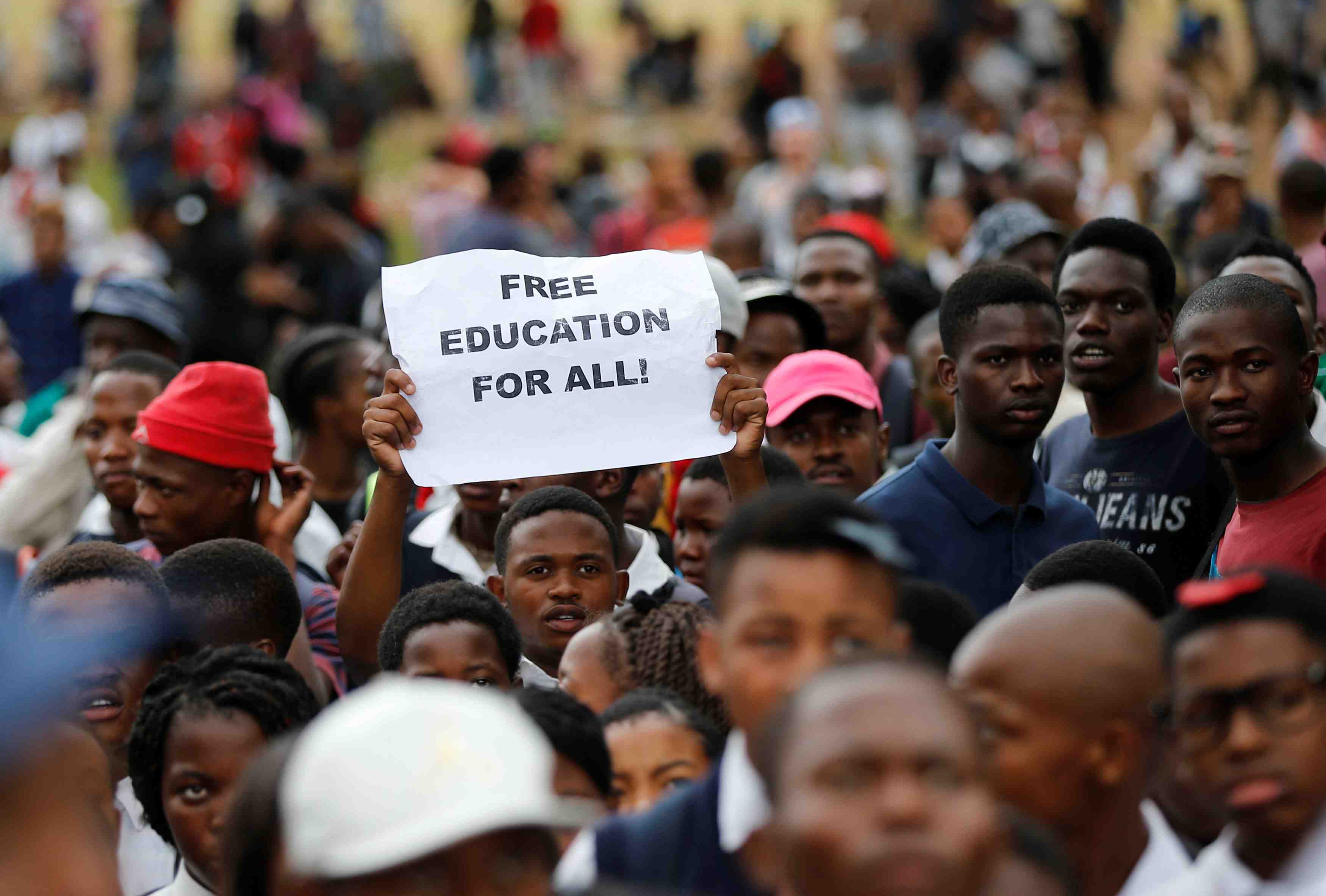 Un leader etudiant meurt dans une manifestation en afrique du sud