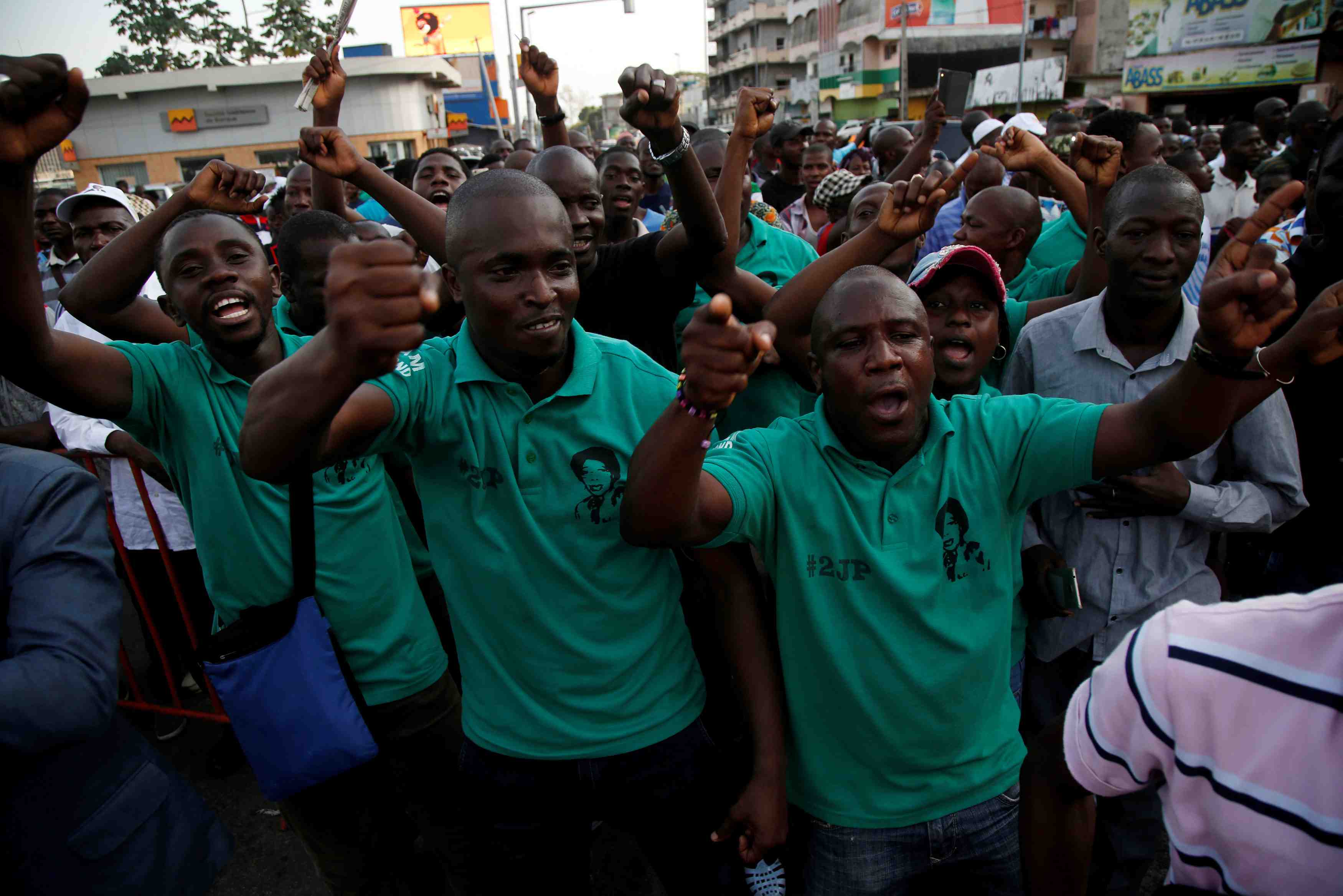 Les acces a la ville ivoirienne de bouake rouverts par les mutins