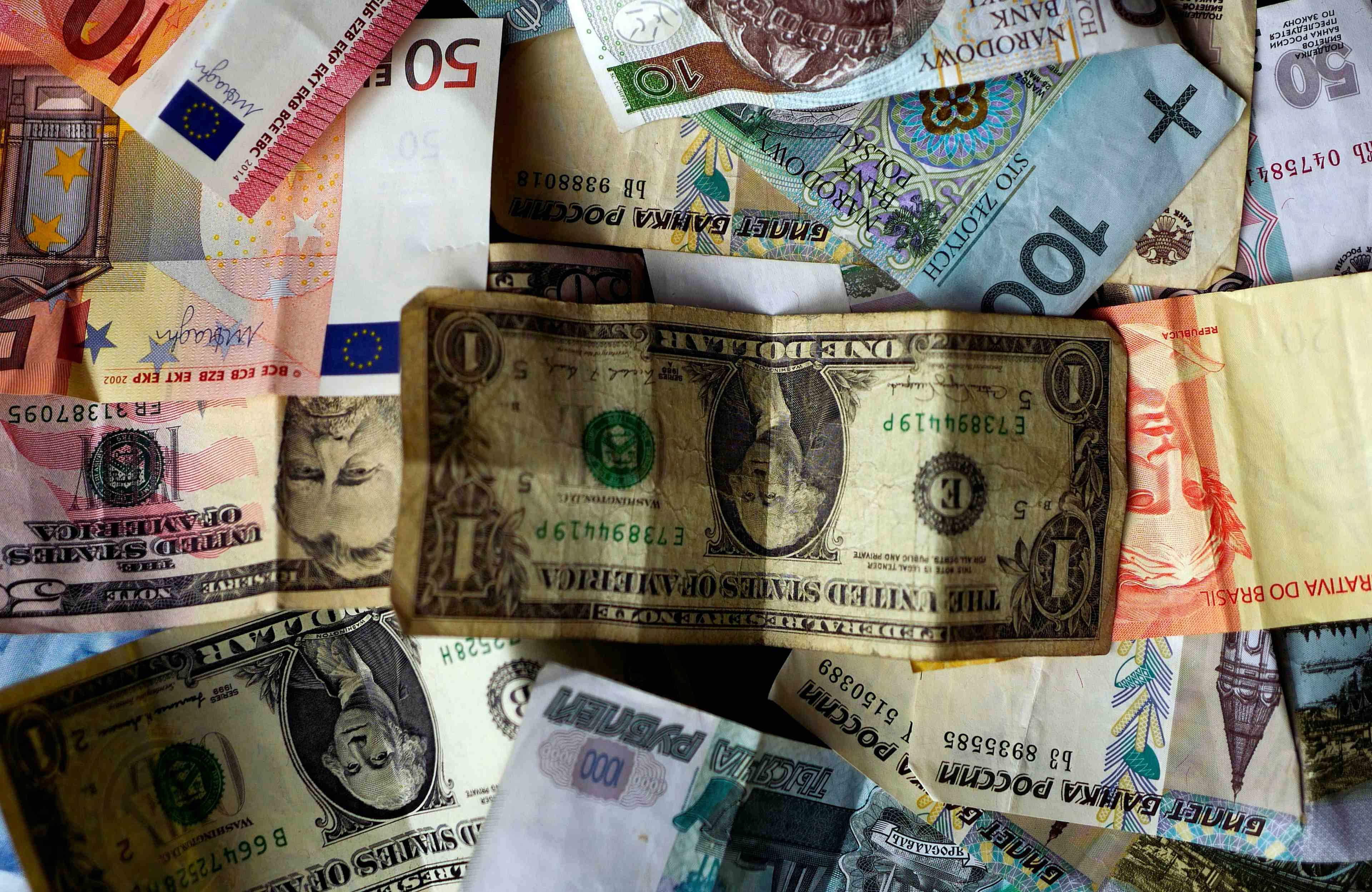 Blanchiment: avertissements de la ce a 10 pays