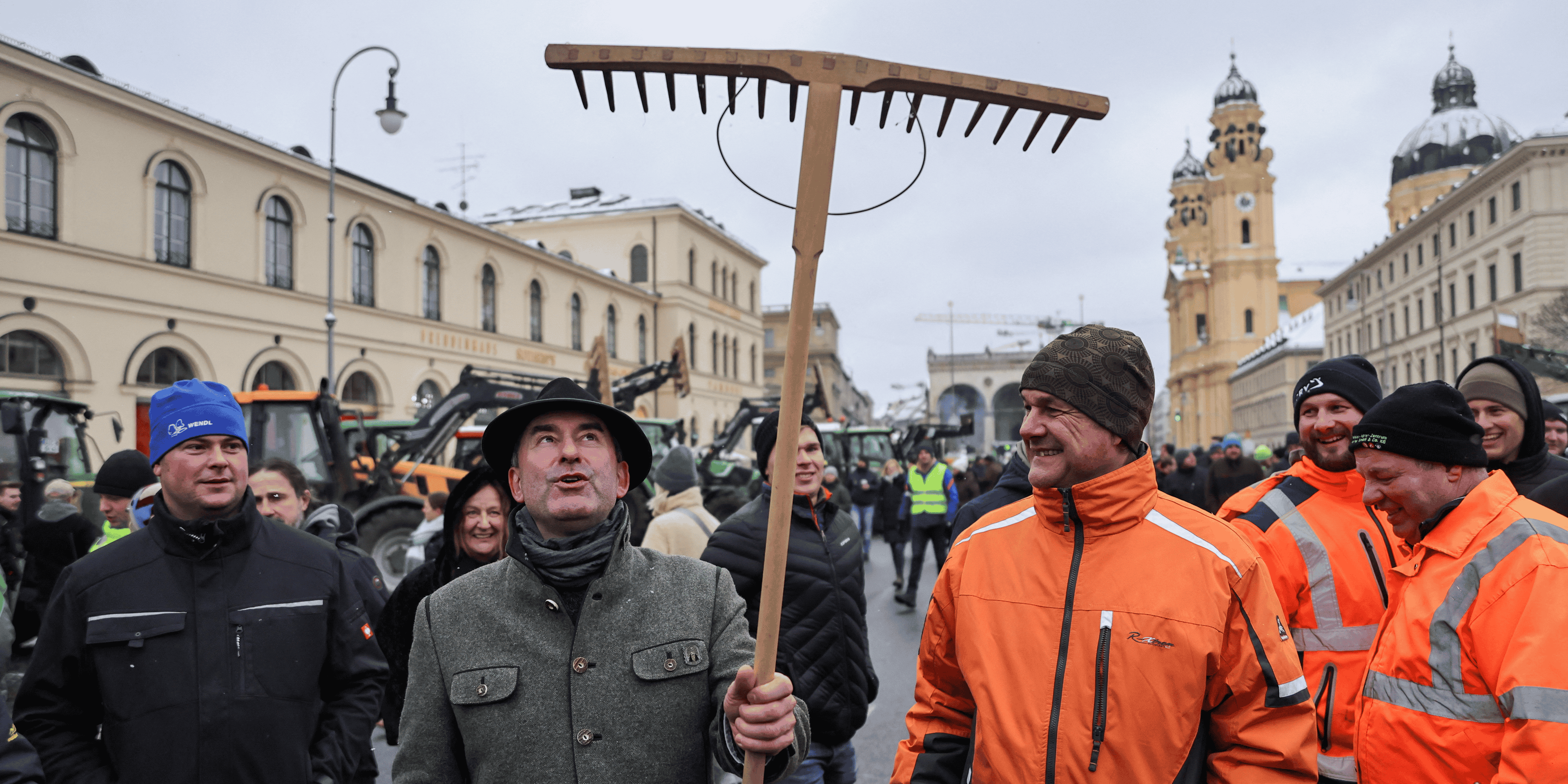Les agriculteurs allemands participent a une manifestation contre la reduction des subventions fiscales accordees aux vehicules