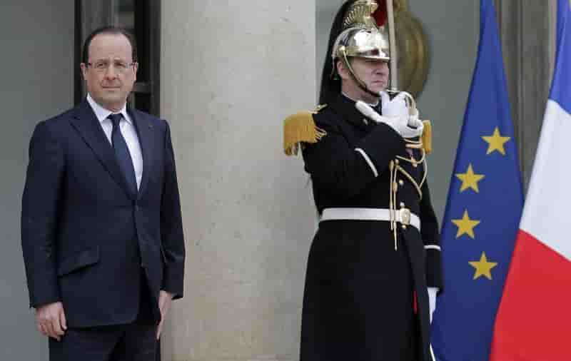 Hollande utilise Twitter pour ses voeux de Noël aux Français