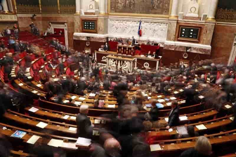 Les "frondeurs" du PS échouent à amender le budget