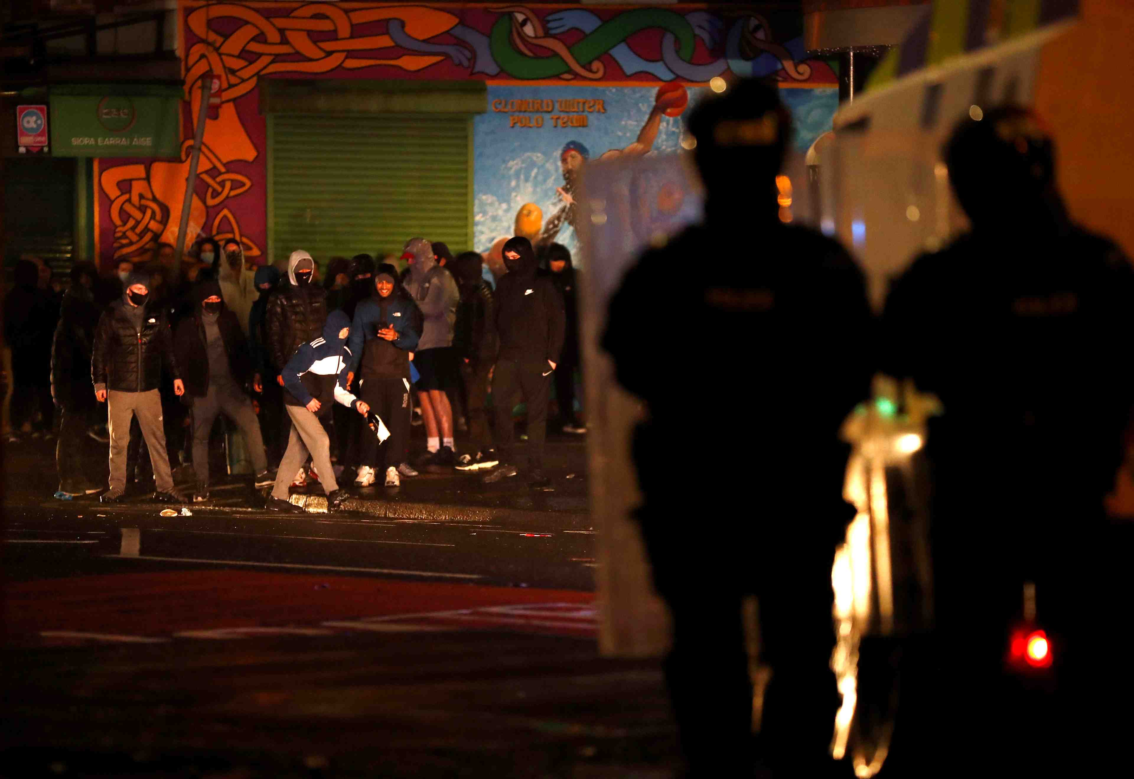 Les violences doivent cesser en ulster avant qu'il y ait un mort, demande dublin