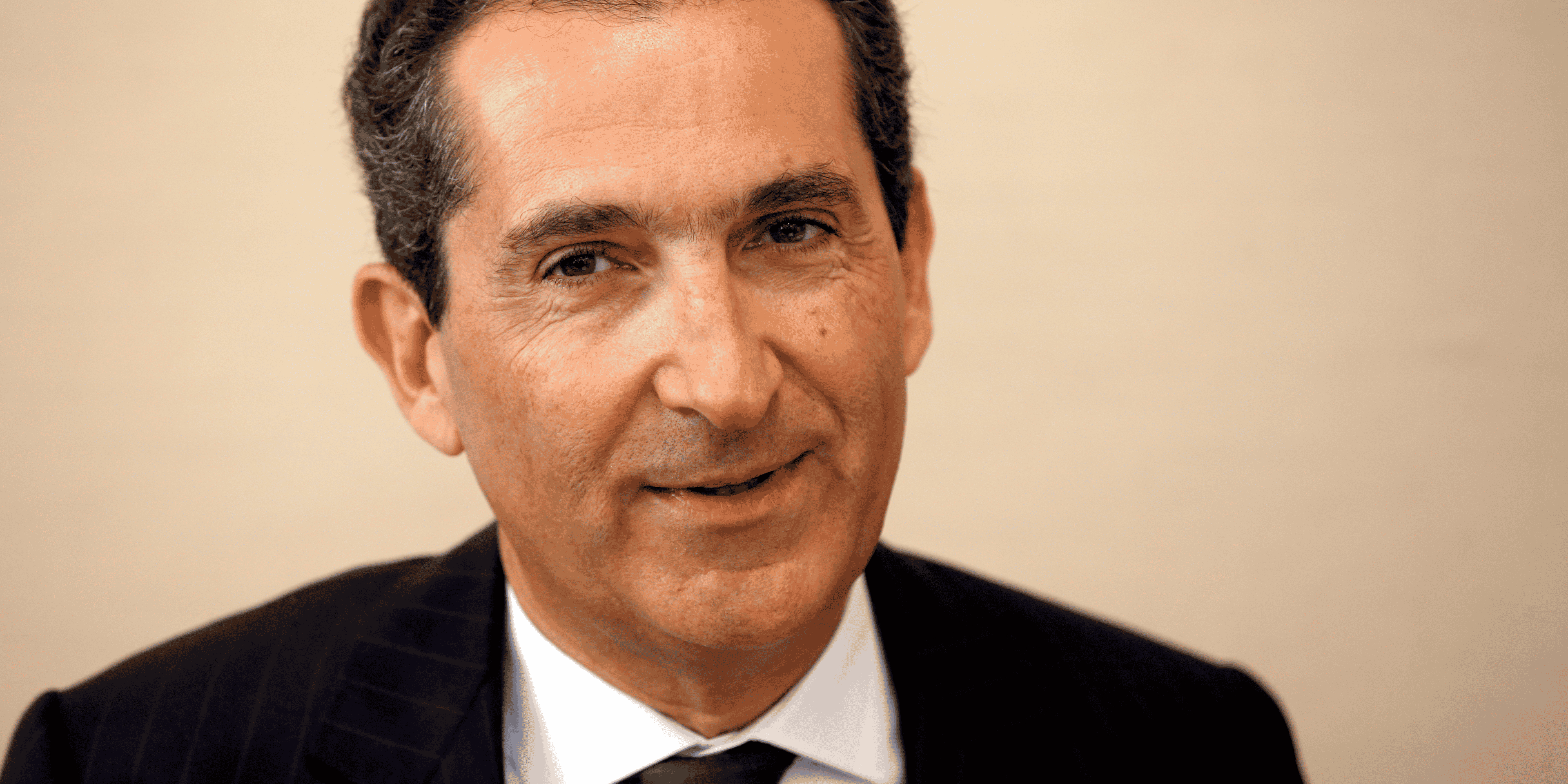 Patrick drahi pret a ceder une part de son reseau cable en france