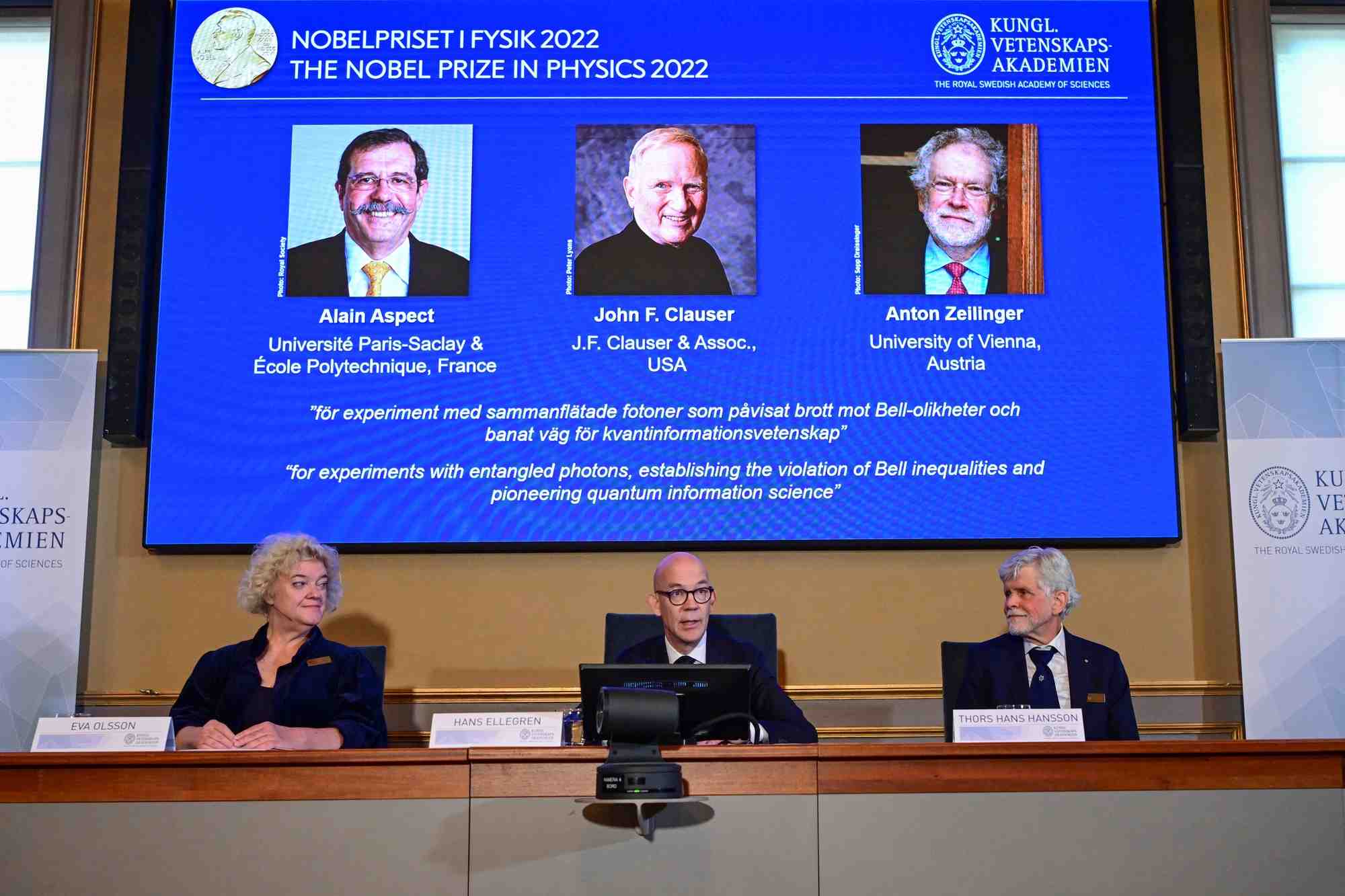 L'academie royale suedoise des sciences annonce les laureats du prix nobel de physique 2022 lors d'une conference de presse a stockholm