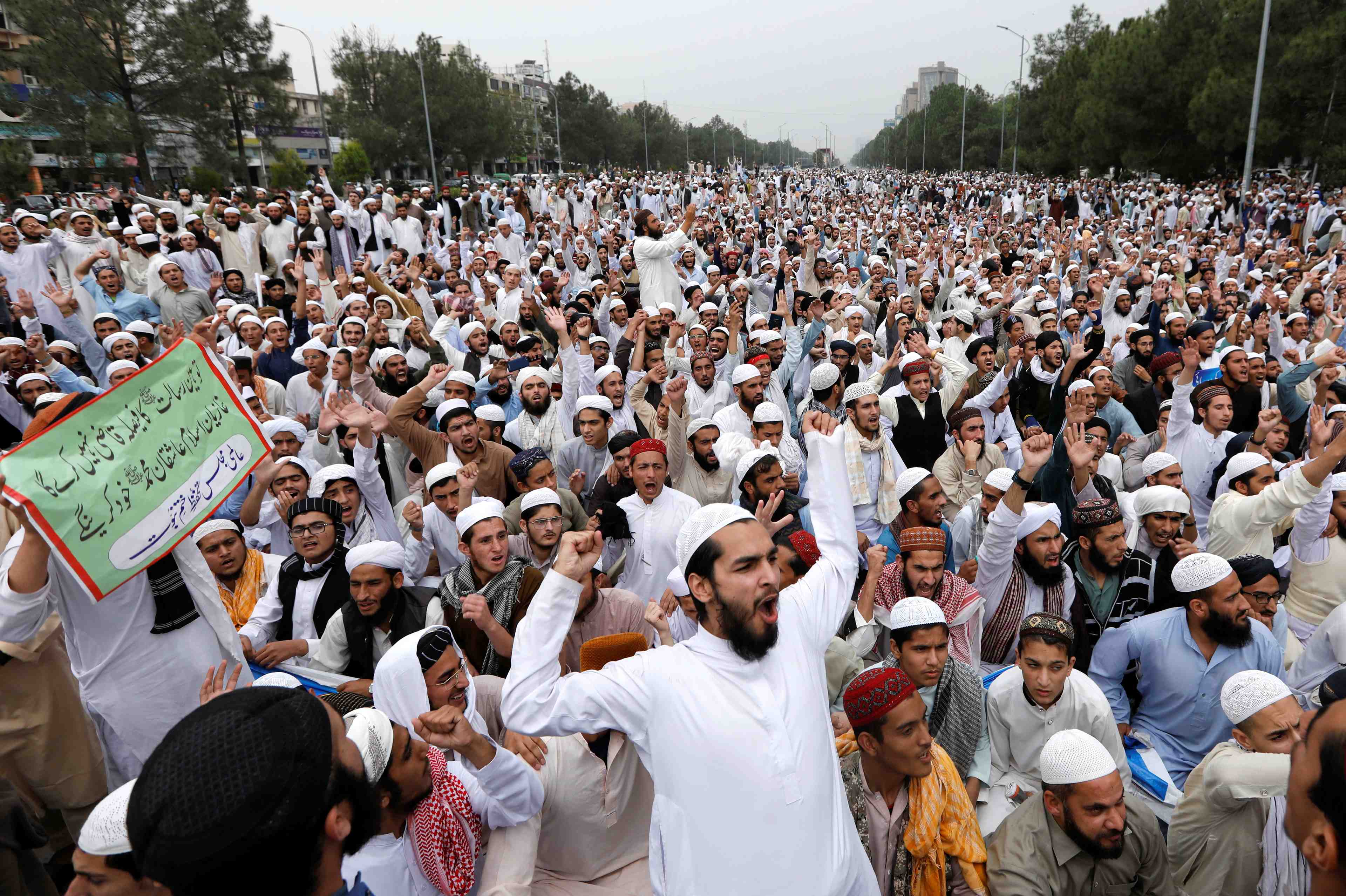 Bibi: les reseaux de telephonie mobile suspendus au pakistan