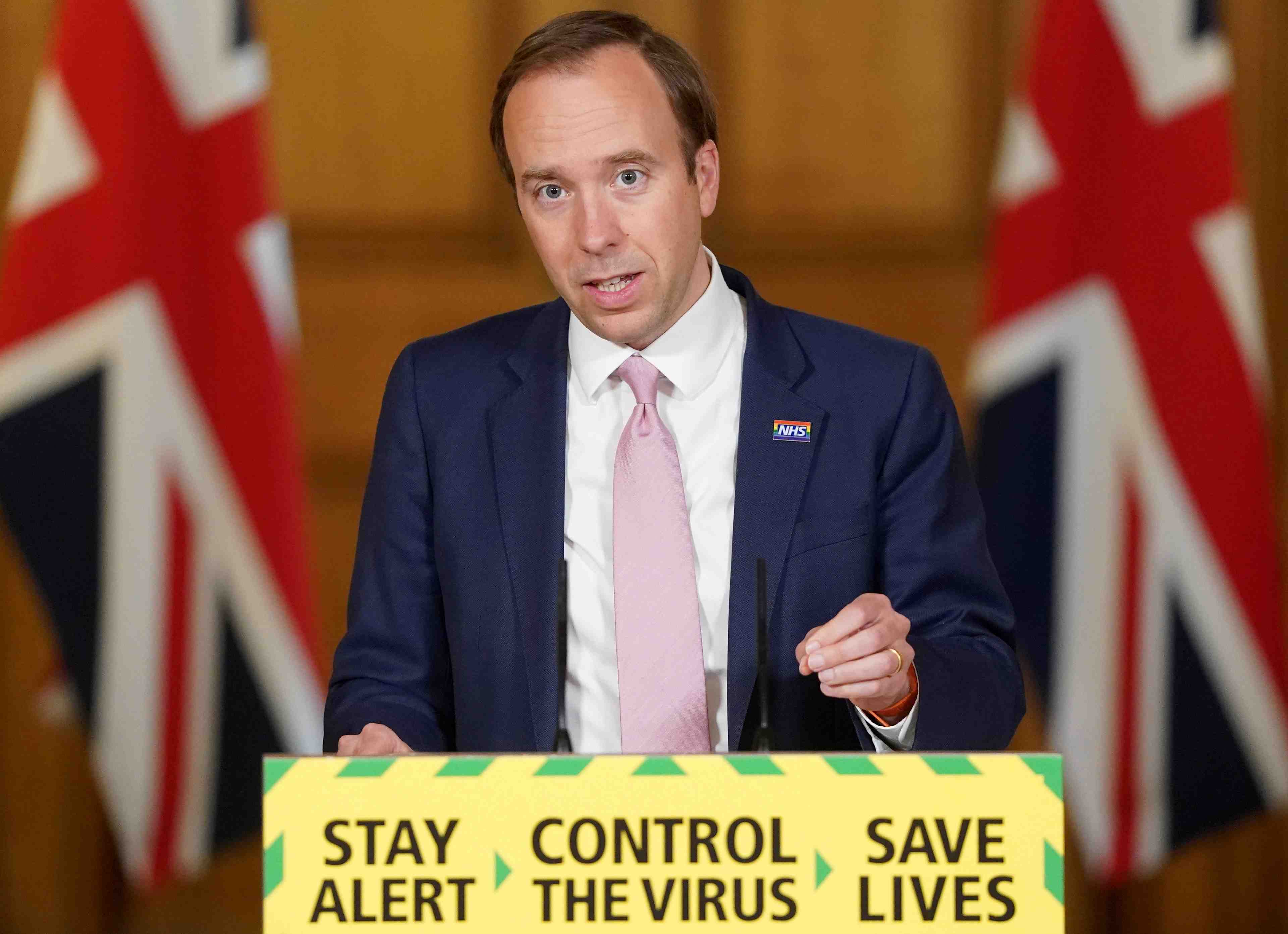 Le risque de propagation du coronavirus "sans aucun doute" accru par les manifestations, dit londres