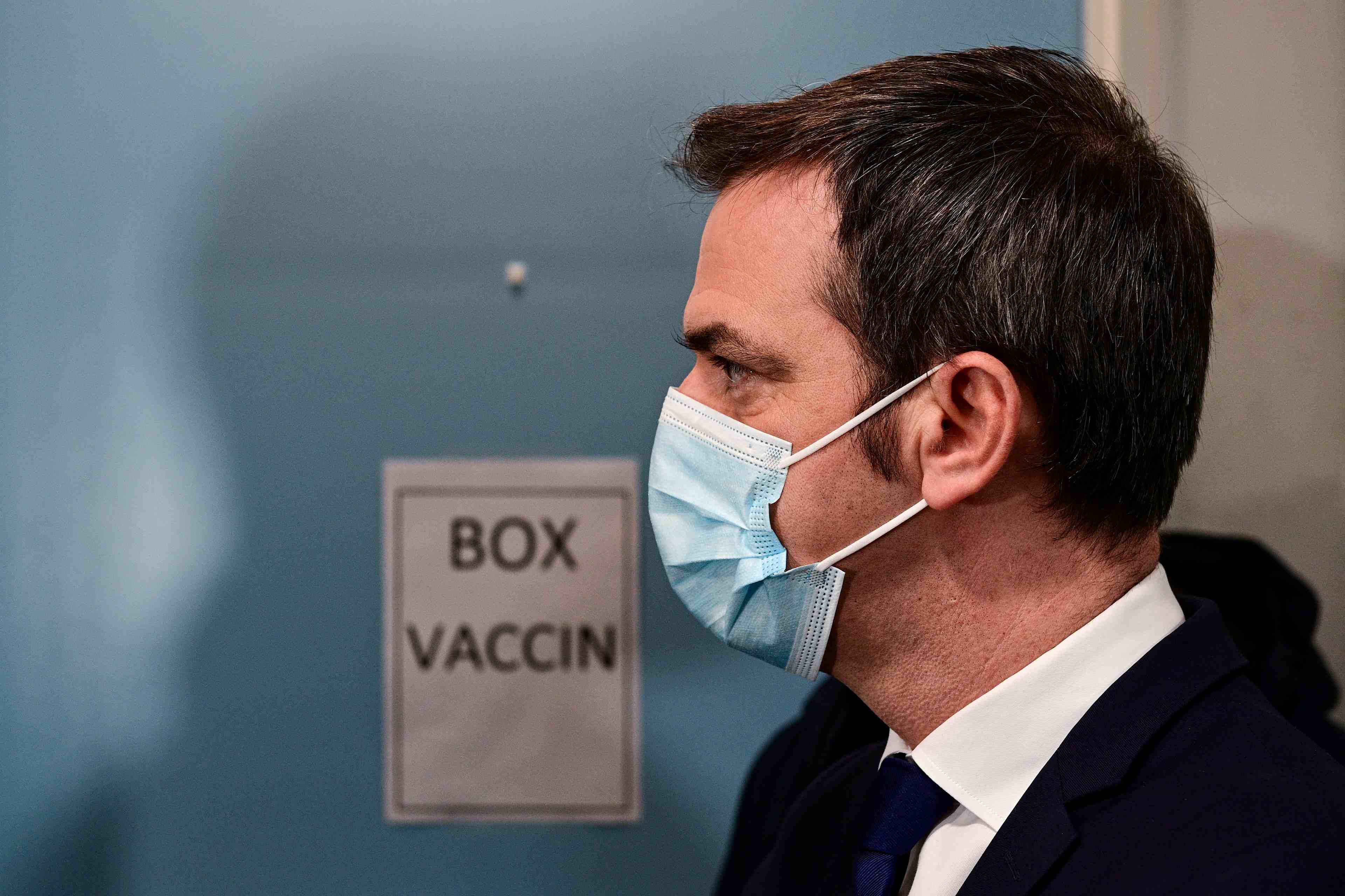 Coronavirus: le ministre francais de la sante promet d'accelerer la vaccination