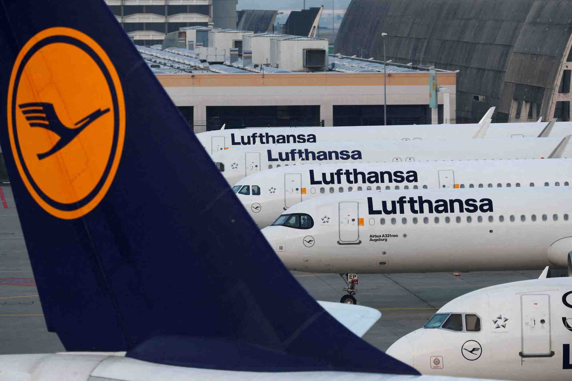 Des appareils lufthansa a l'aeroport de francfort, en allemagne