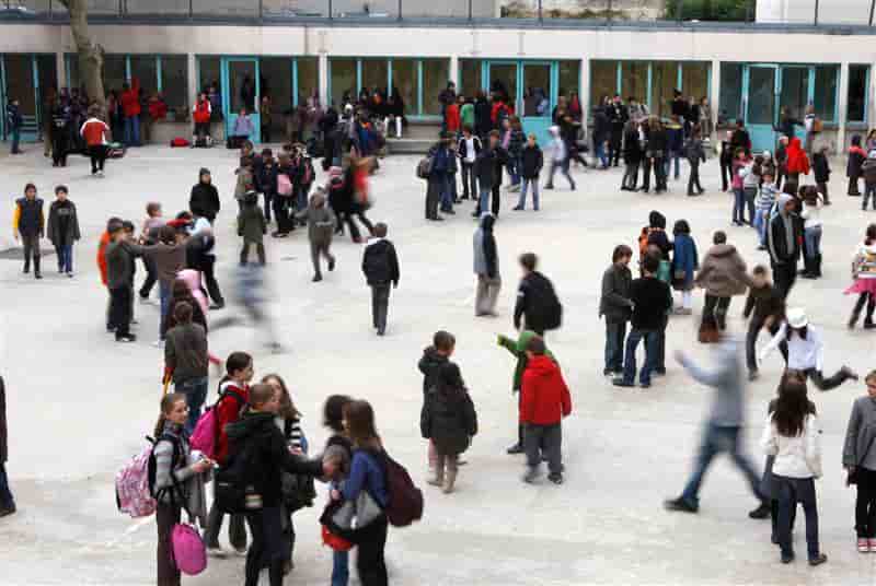 Ayrault offre de la souplesse aux maires sur les rythmes scolaires