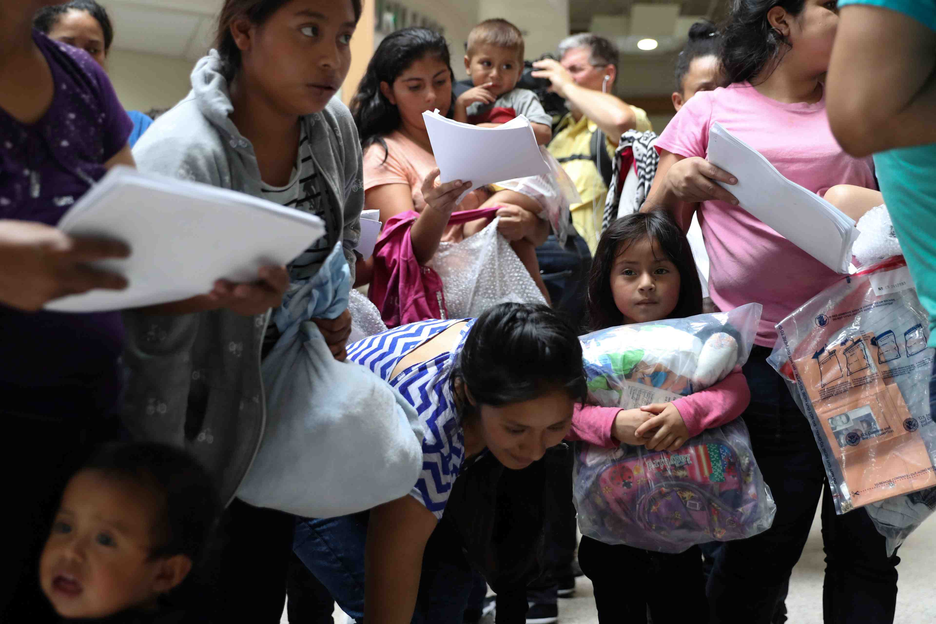 Migrants aux usa: des parents en quete de leurs enfants separes
