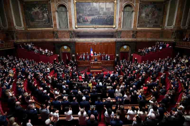 Le congres de versailles sous le feu de l'opposition