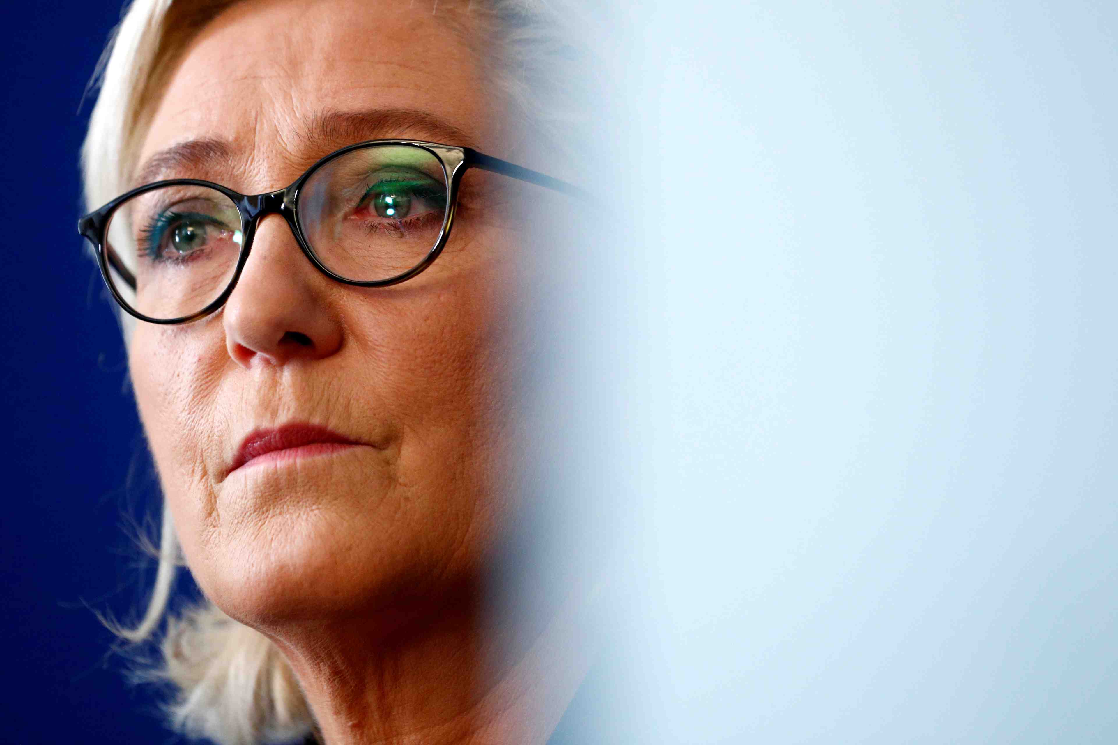 Le pen entendue sur les emplois au parlement europeen