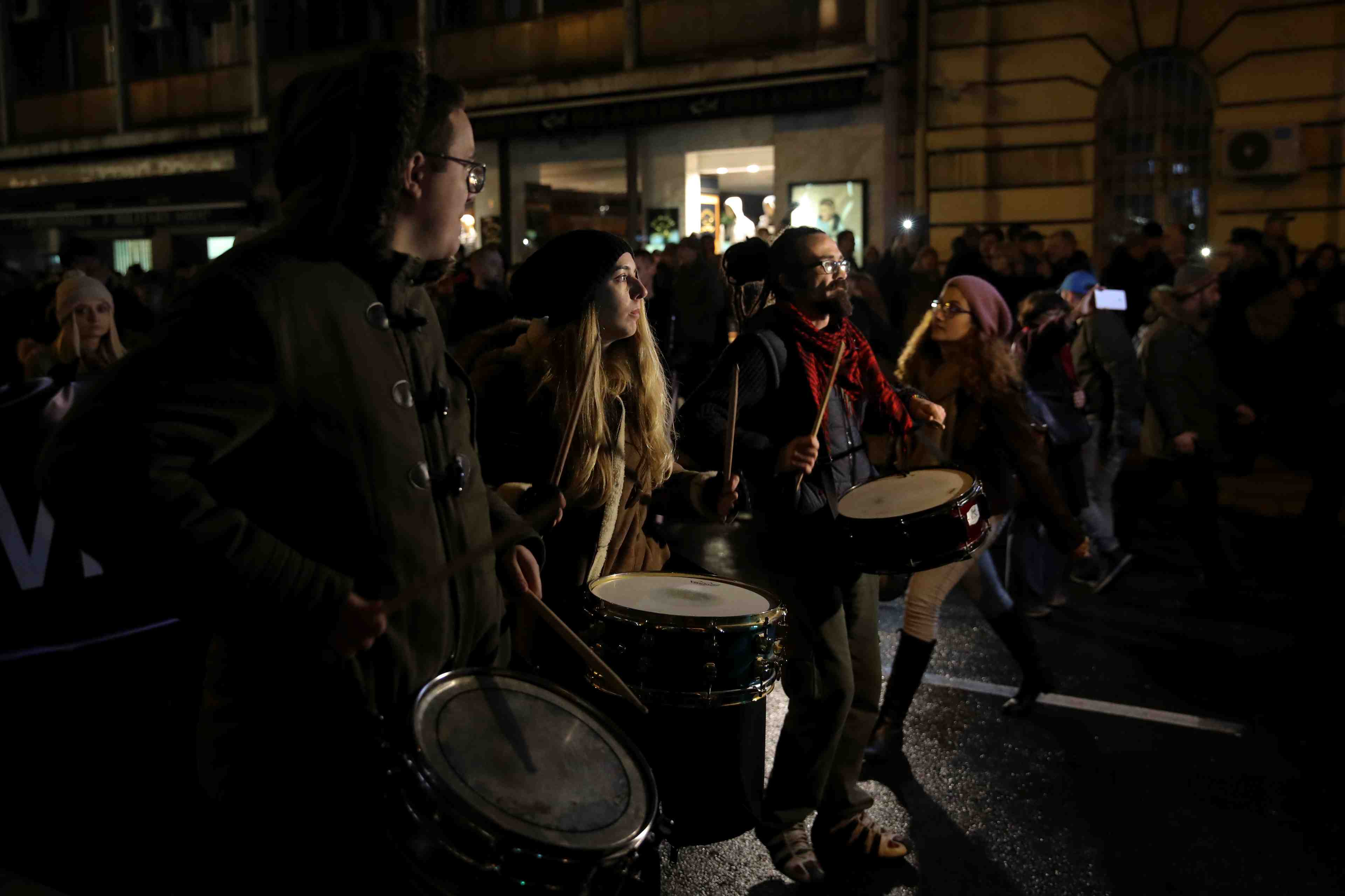 Manifestation a belgrade contre l'agression d'un opposant