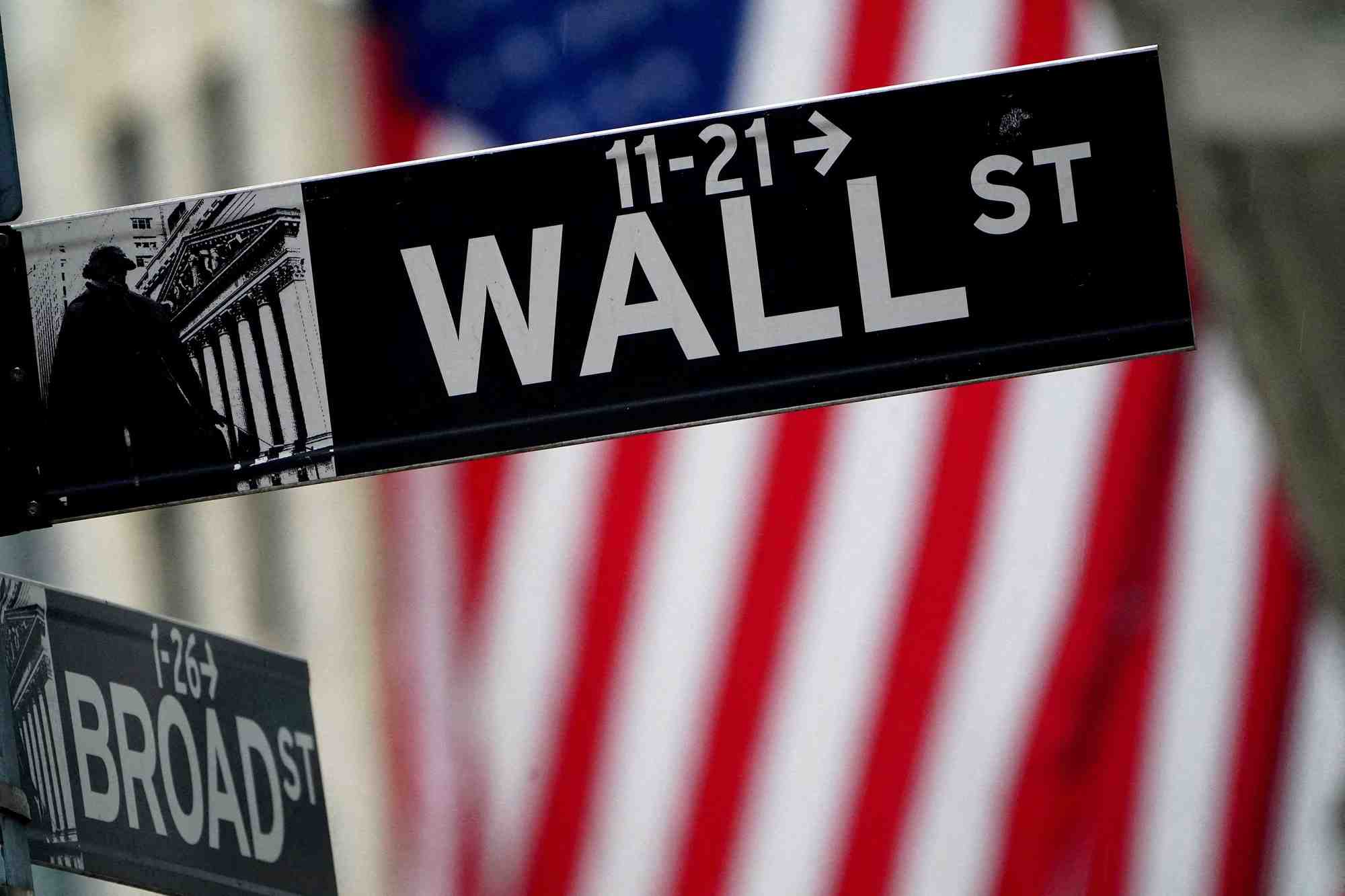 Un panneau a l'exterieur de la bourse de new york