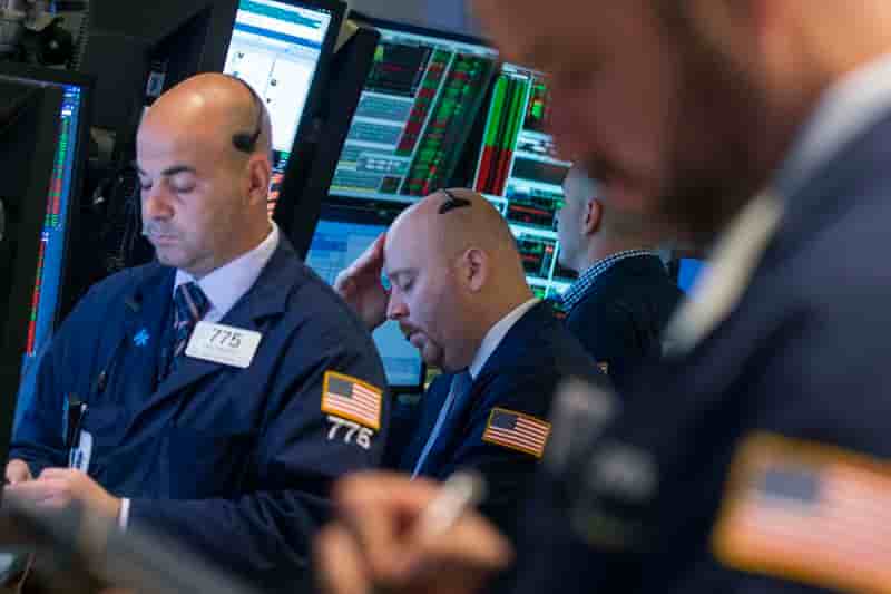 Wall Street termine en baisse