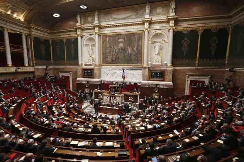Gouvernement et frondeurs du PS face à face sur le budget