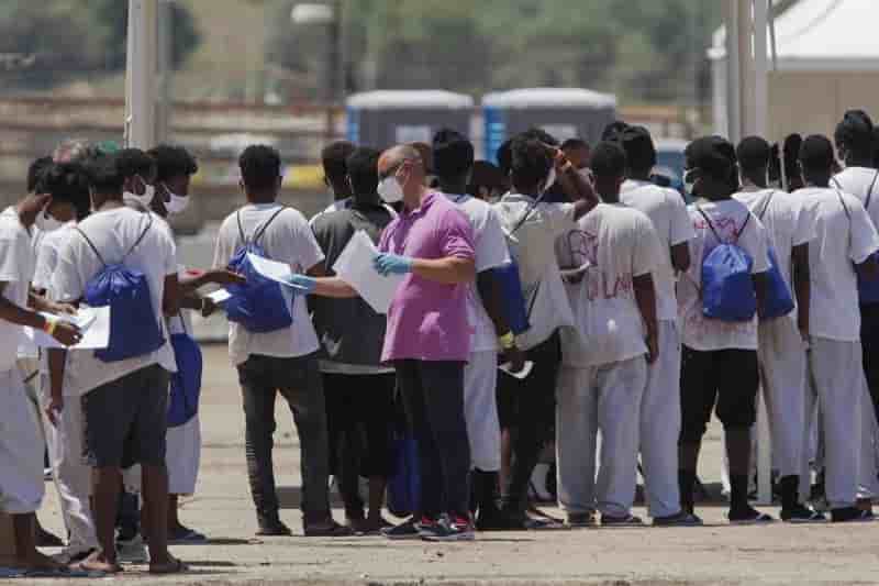 Plus de 400 migrants secourus par msf debarquent en sicile