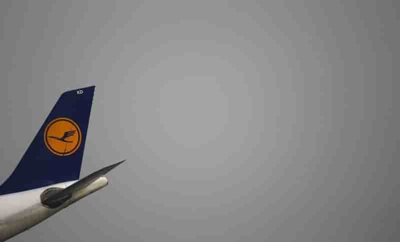 Lufthansa avertit sur ses résultats, le titre plonge