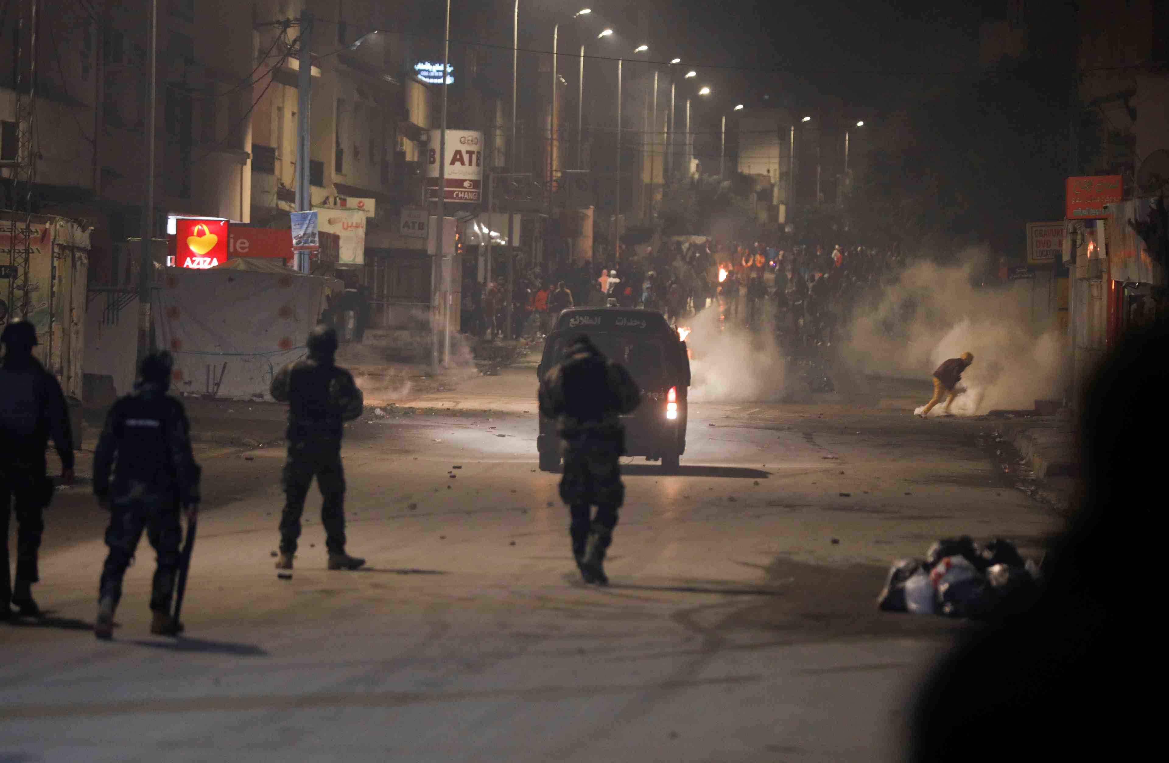 Tunisie: nouveaux affrontements entre manifestants et forces de l'ordre