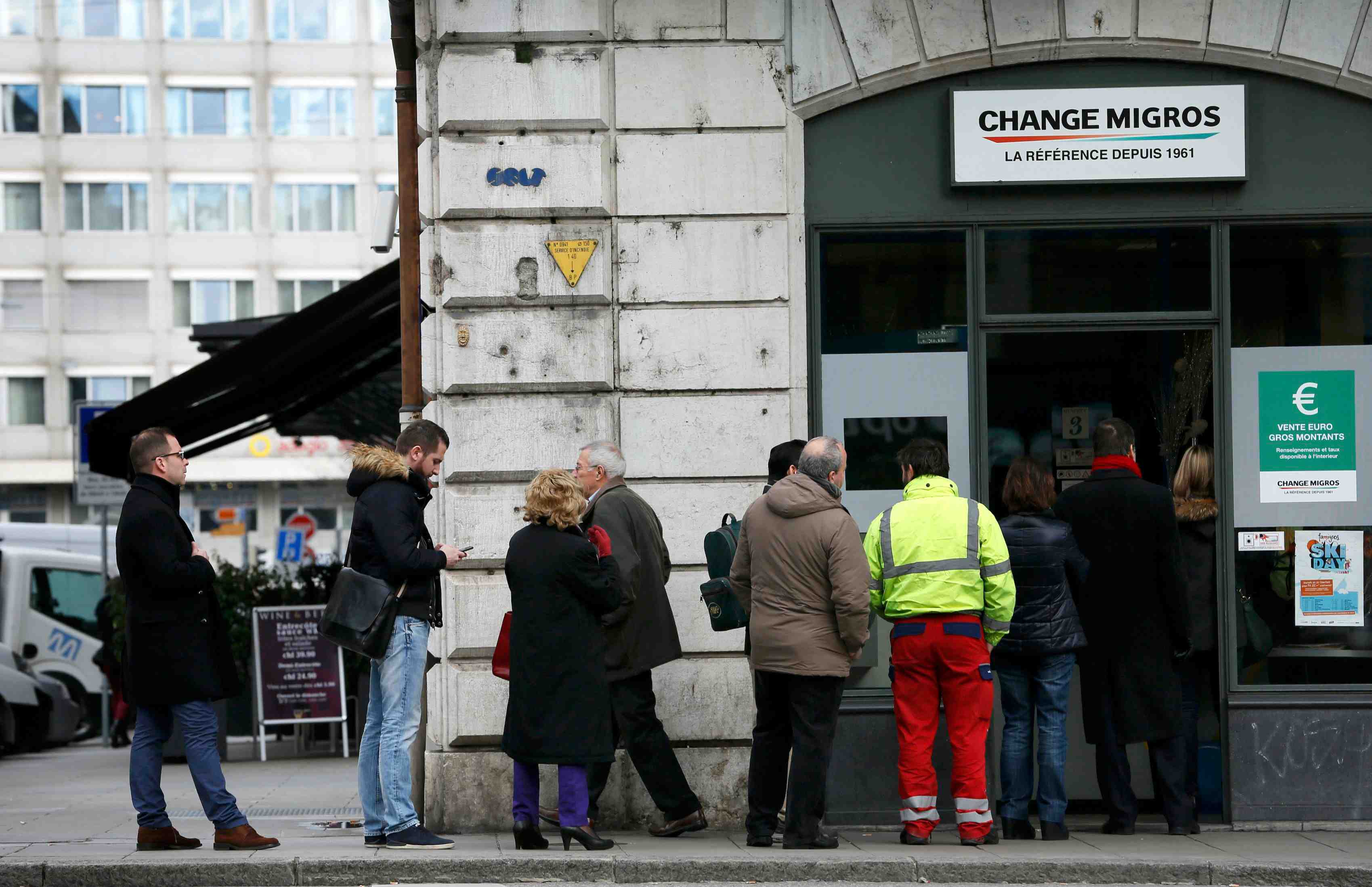 La banque centrale suisse laisse le franc monter