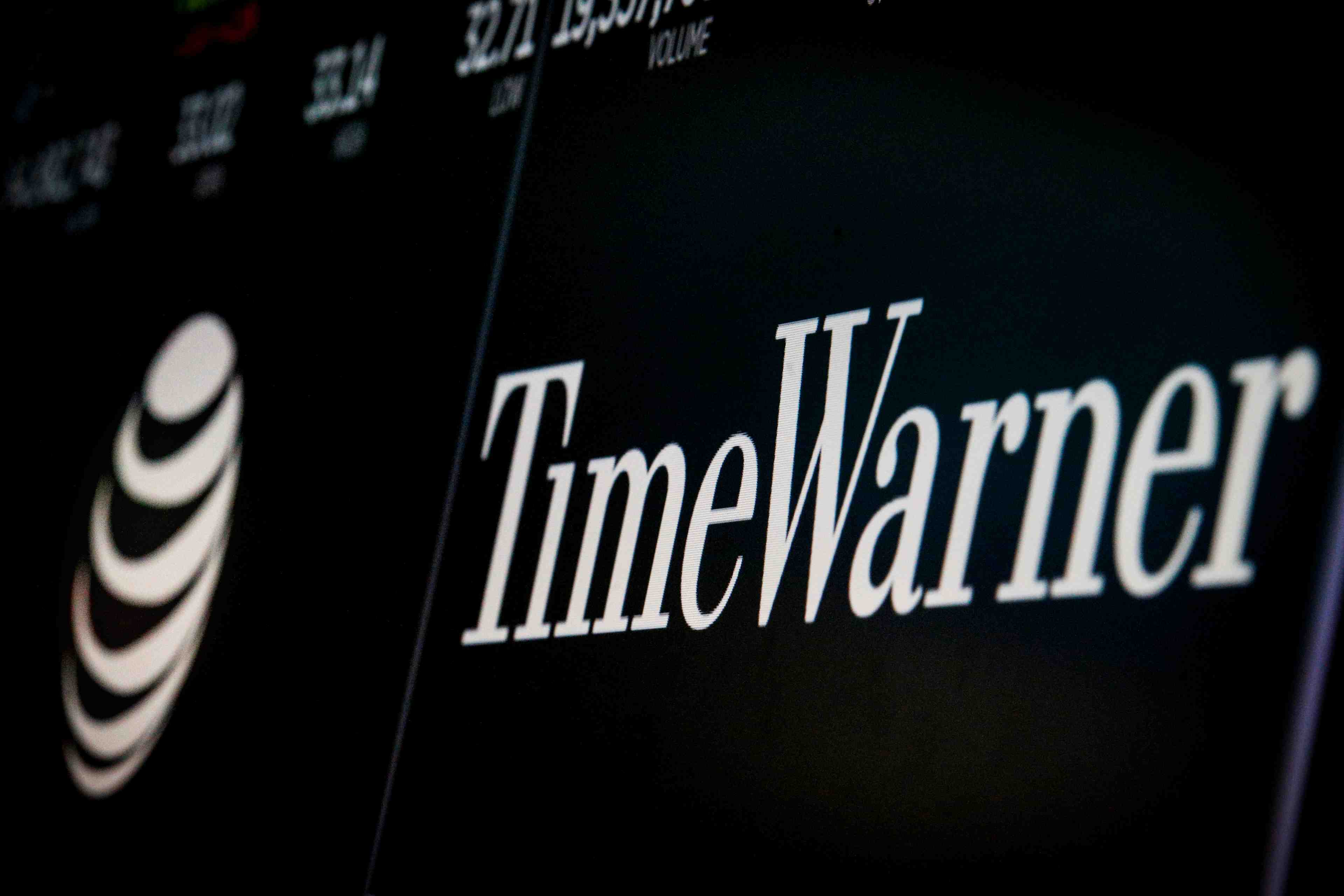 At&t rebaptise time warner et se dit pret a investir