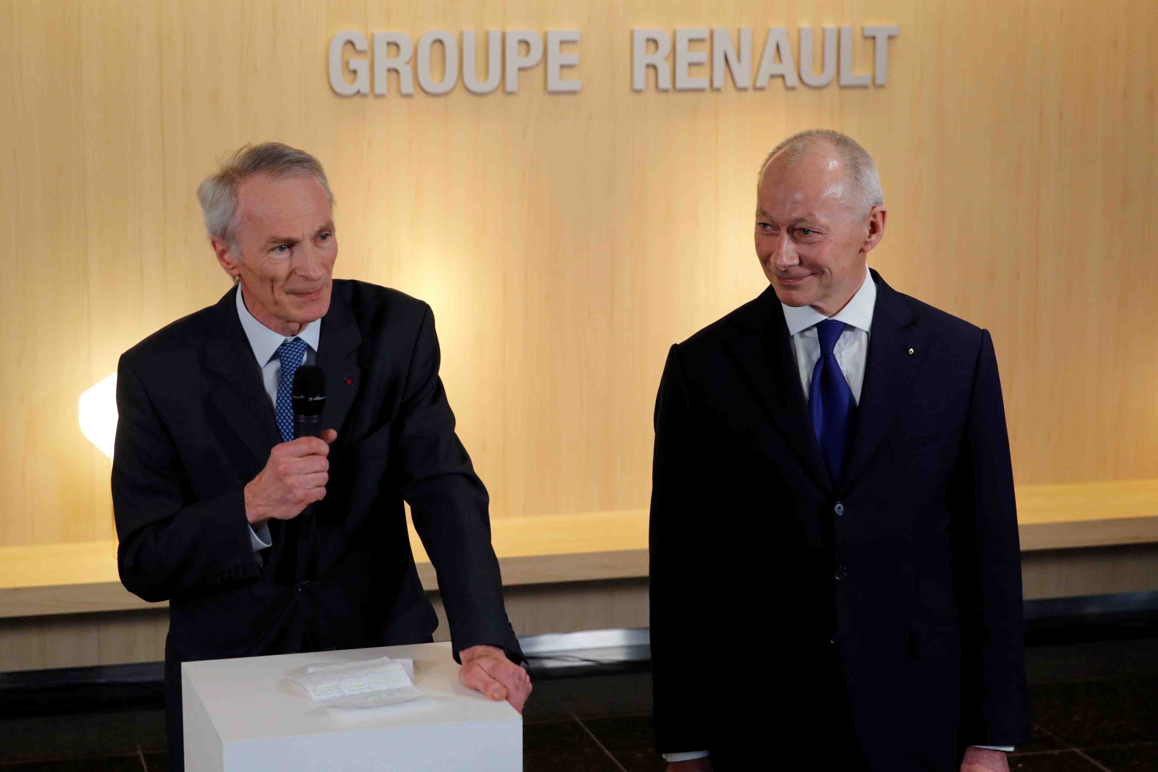 Renault: un tandem senard-bollore pour succeder a ghosn